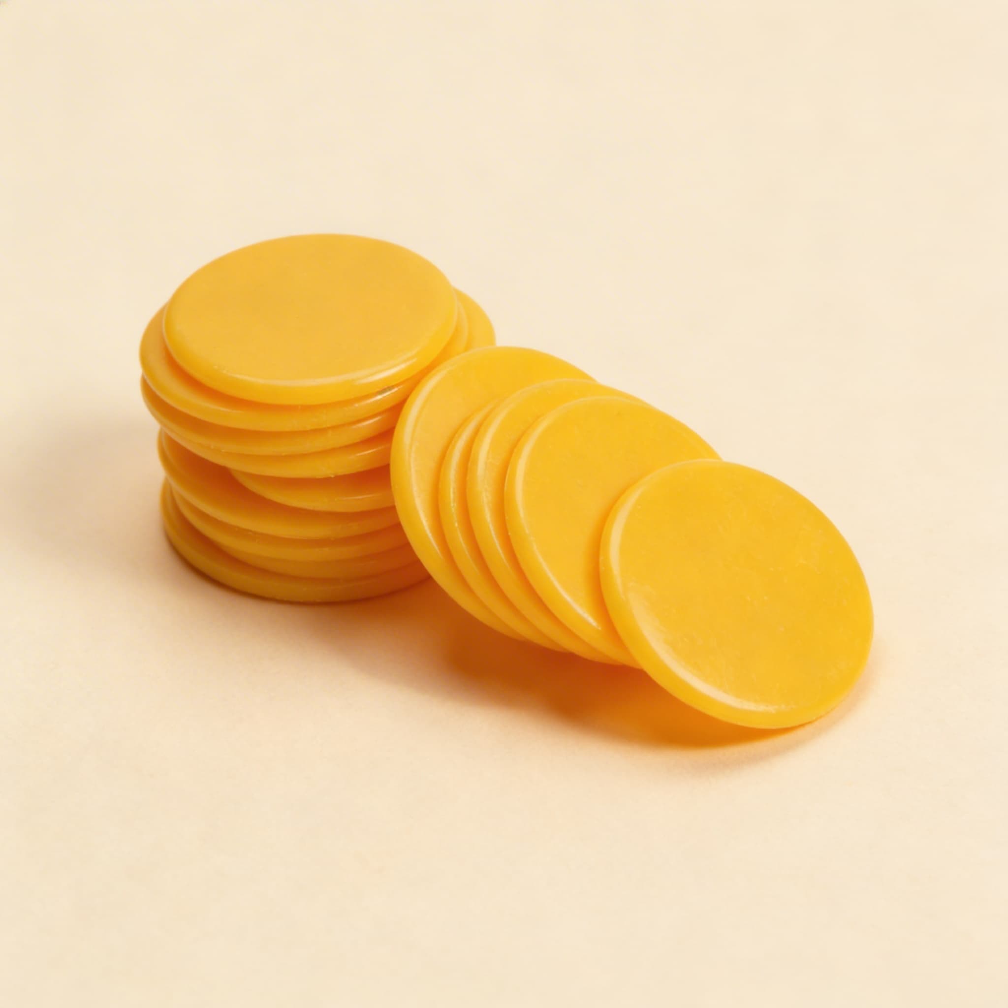 Zählchips — 100 gelbe Plastikchips für Mathematik — Seitenansicht