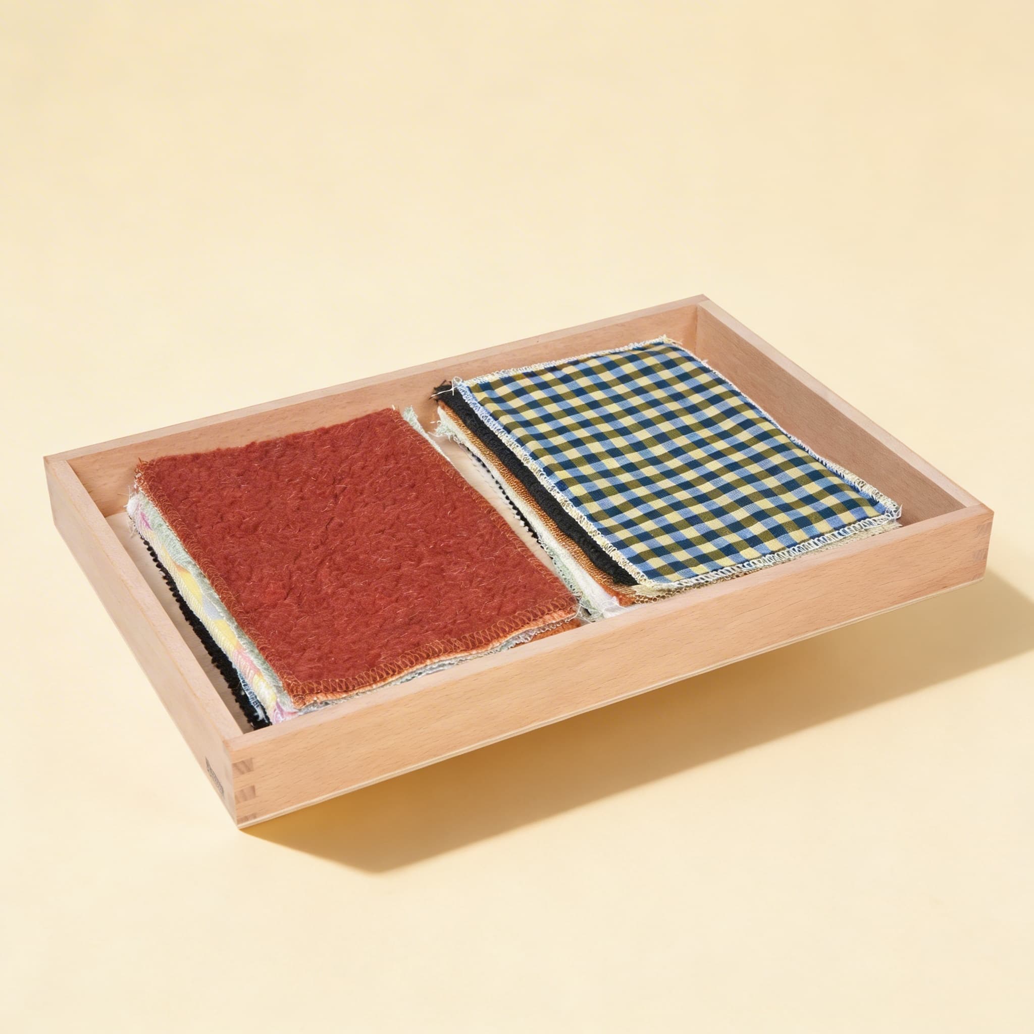 Stoffkasten — Taktile Unterscheidung durch Paarzuordnung — Katalogansicht