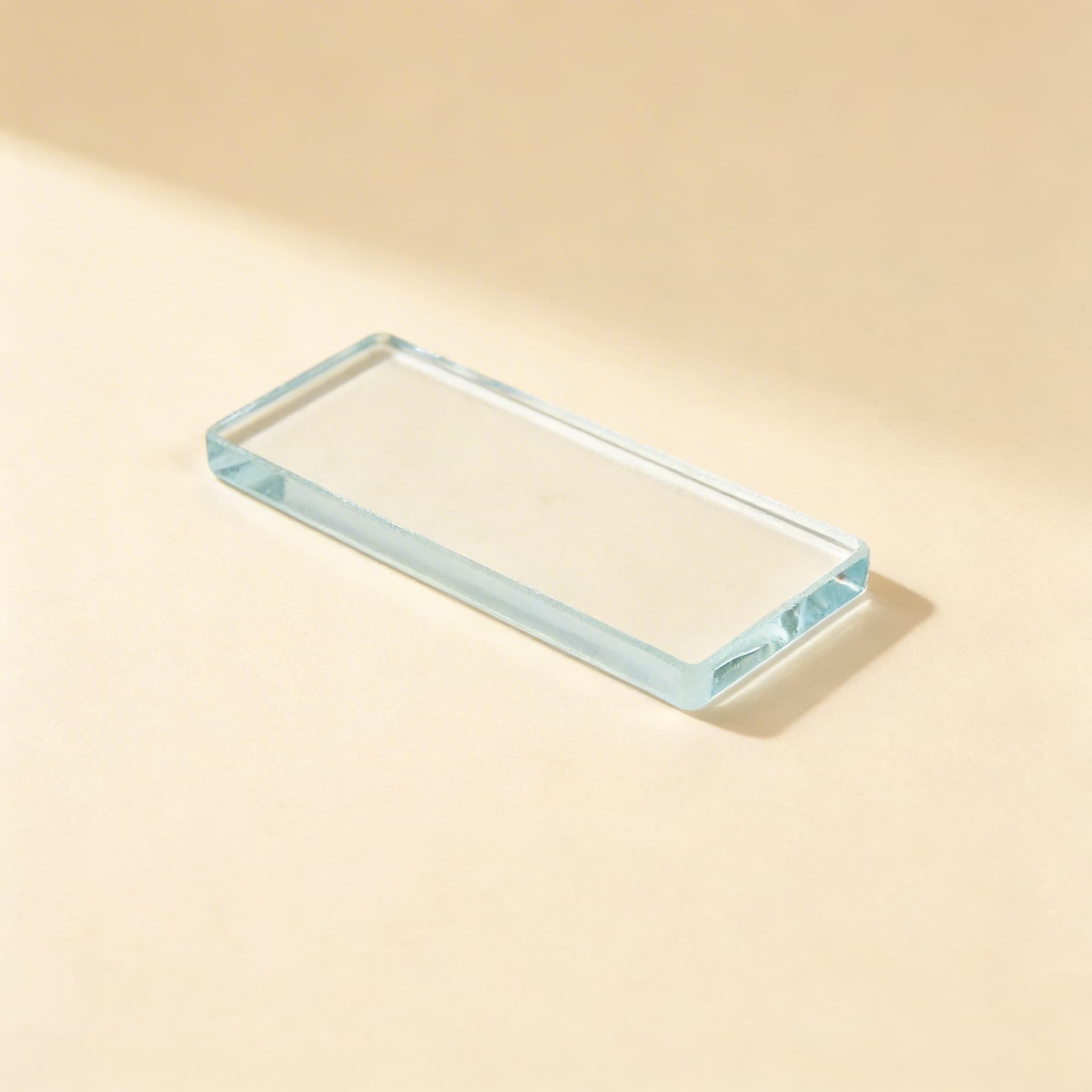 Wärmeplättchen — einzelnes Glasstück für thermische Wahrnehmung — Seitenansicht