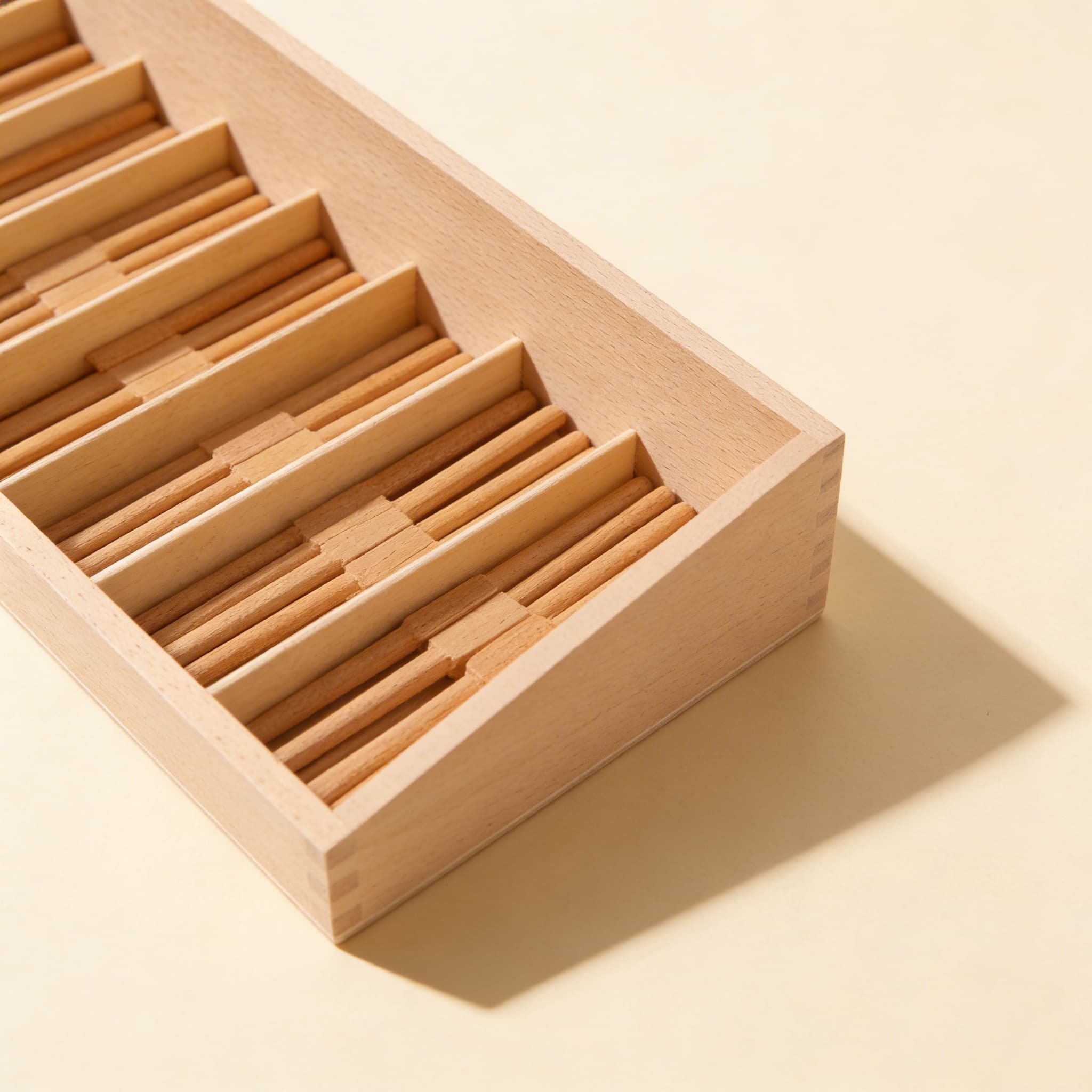 Spindelkasten — Null-Konzept & Zählen 0-9 mit Holzfächern — Seitenansicht