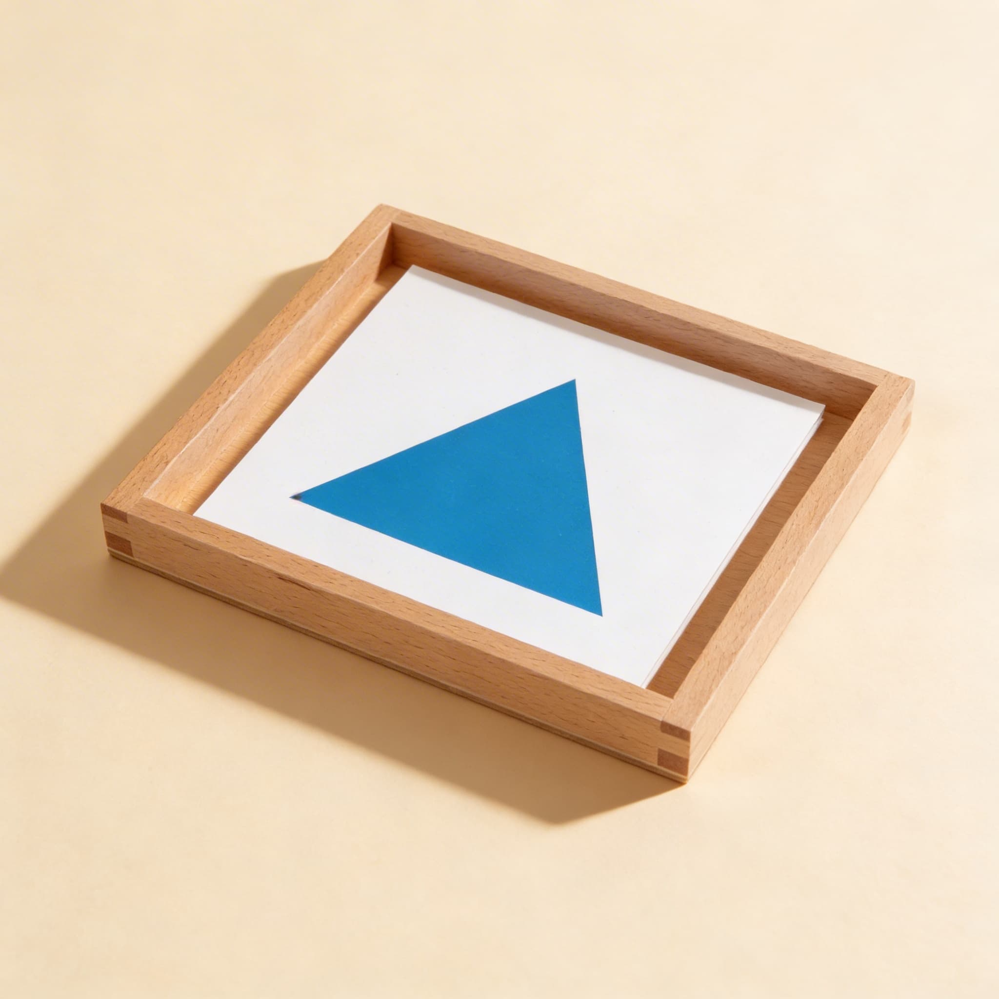 Geometrische Formen-Karten Tablett — Visuelle Formpräsentation — Seitenansicht