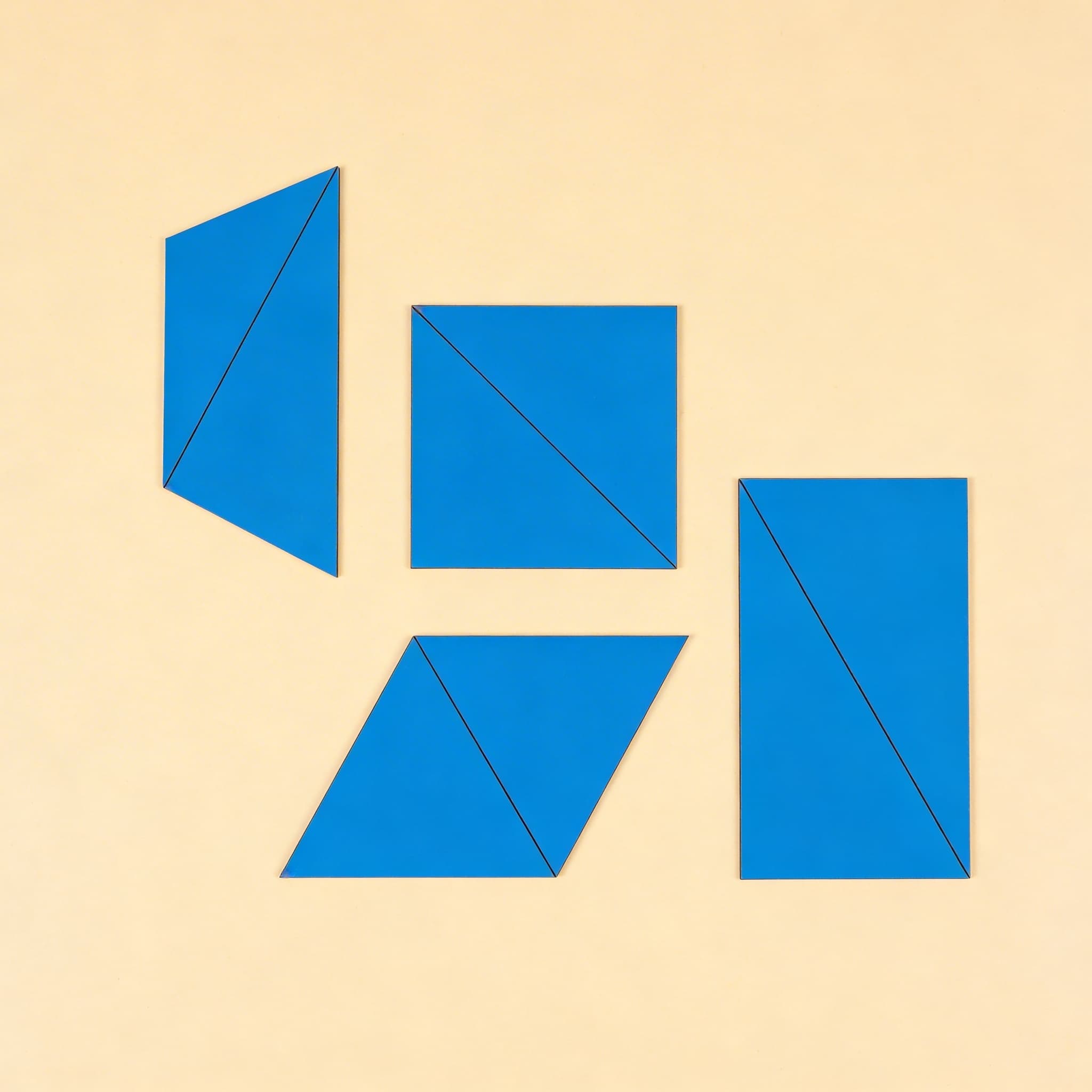 Satz blauer konstruktiver Dreiecke — Seitenansicht