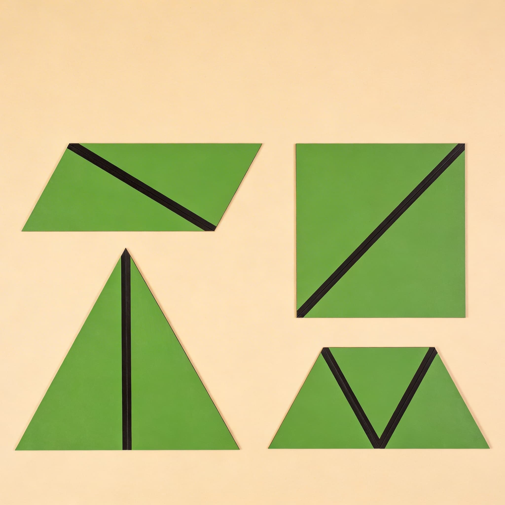 Satz grüner konstruktiver Dreiecke — Seitenansicht