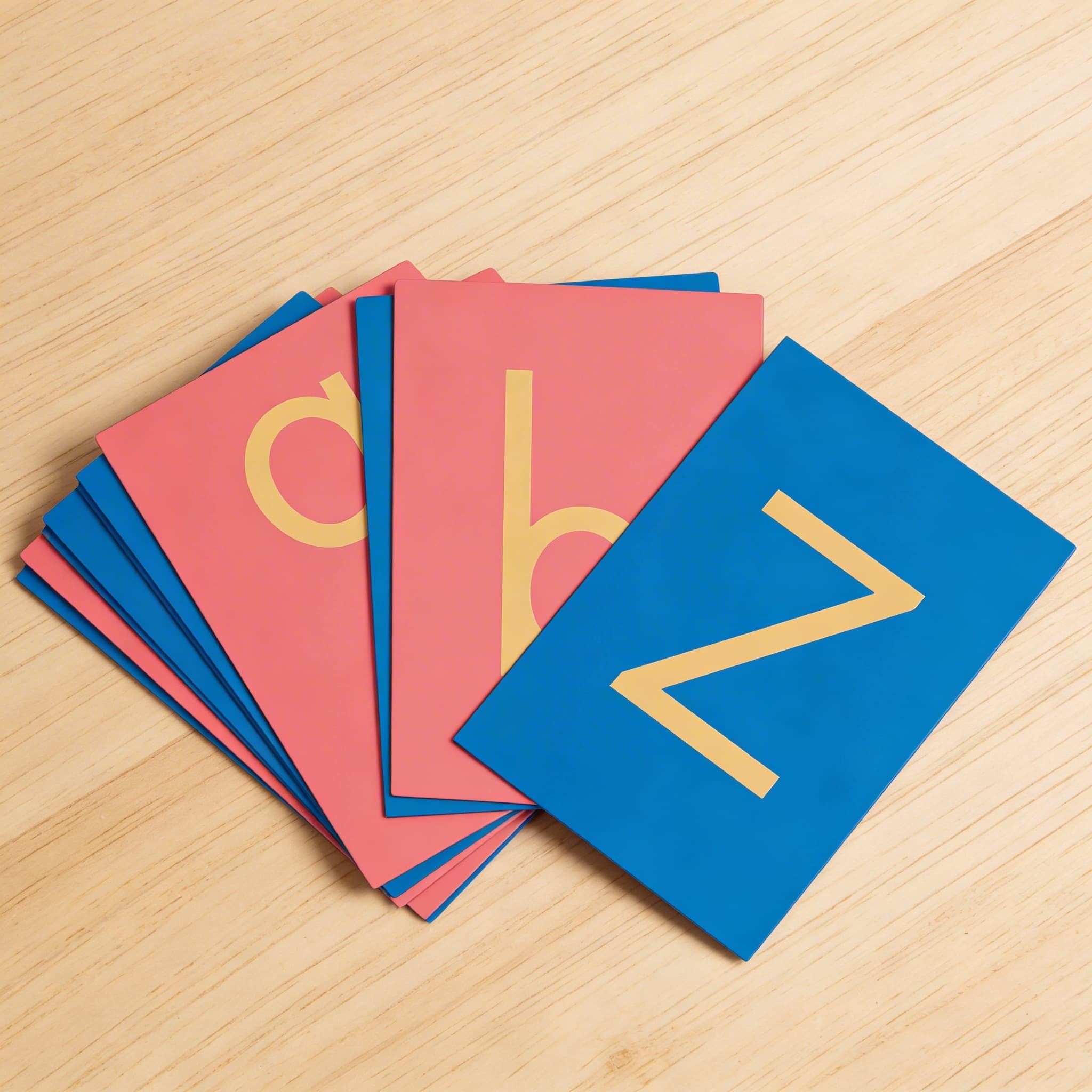 Brúsne písmená: Medzinárodné tlačené — Bočný pohľad