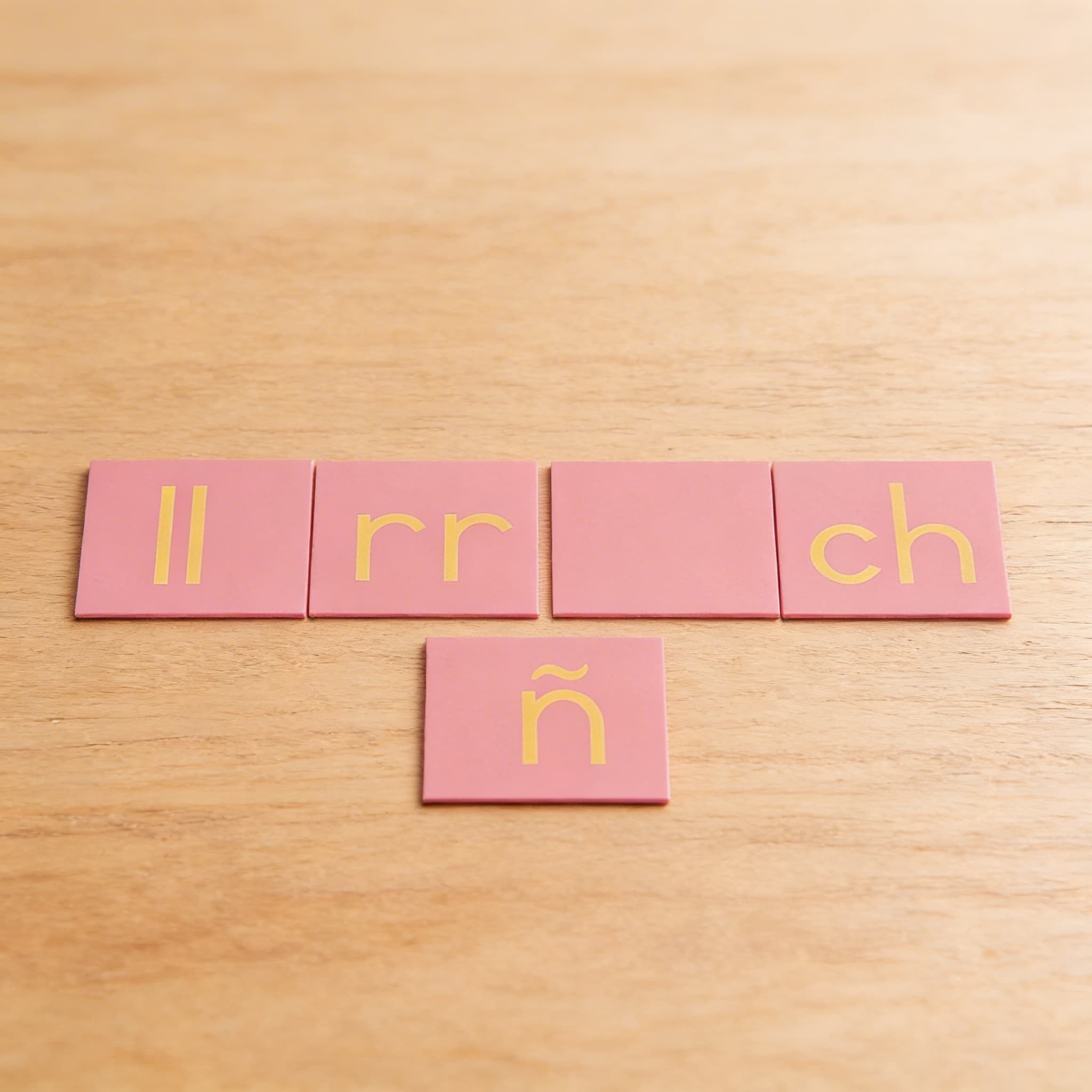 Brusná písmena: Španělské tiskací — doplňková sada — Boční pohled