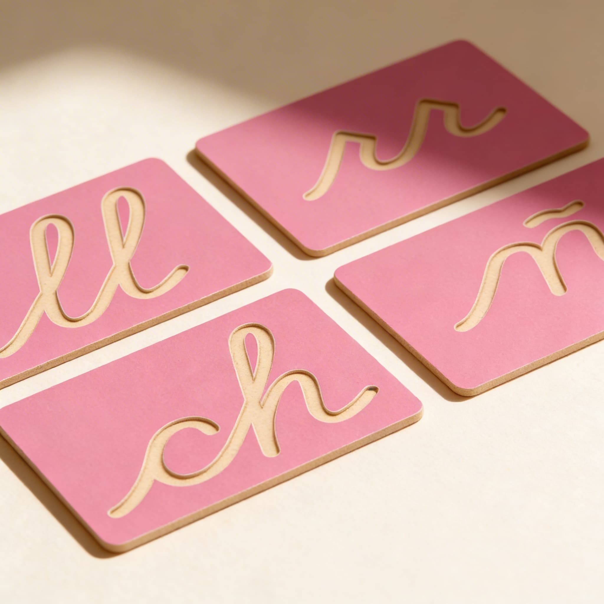 Duté tvary písmen: Španělské psací — doplňková sada — Boční pohled