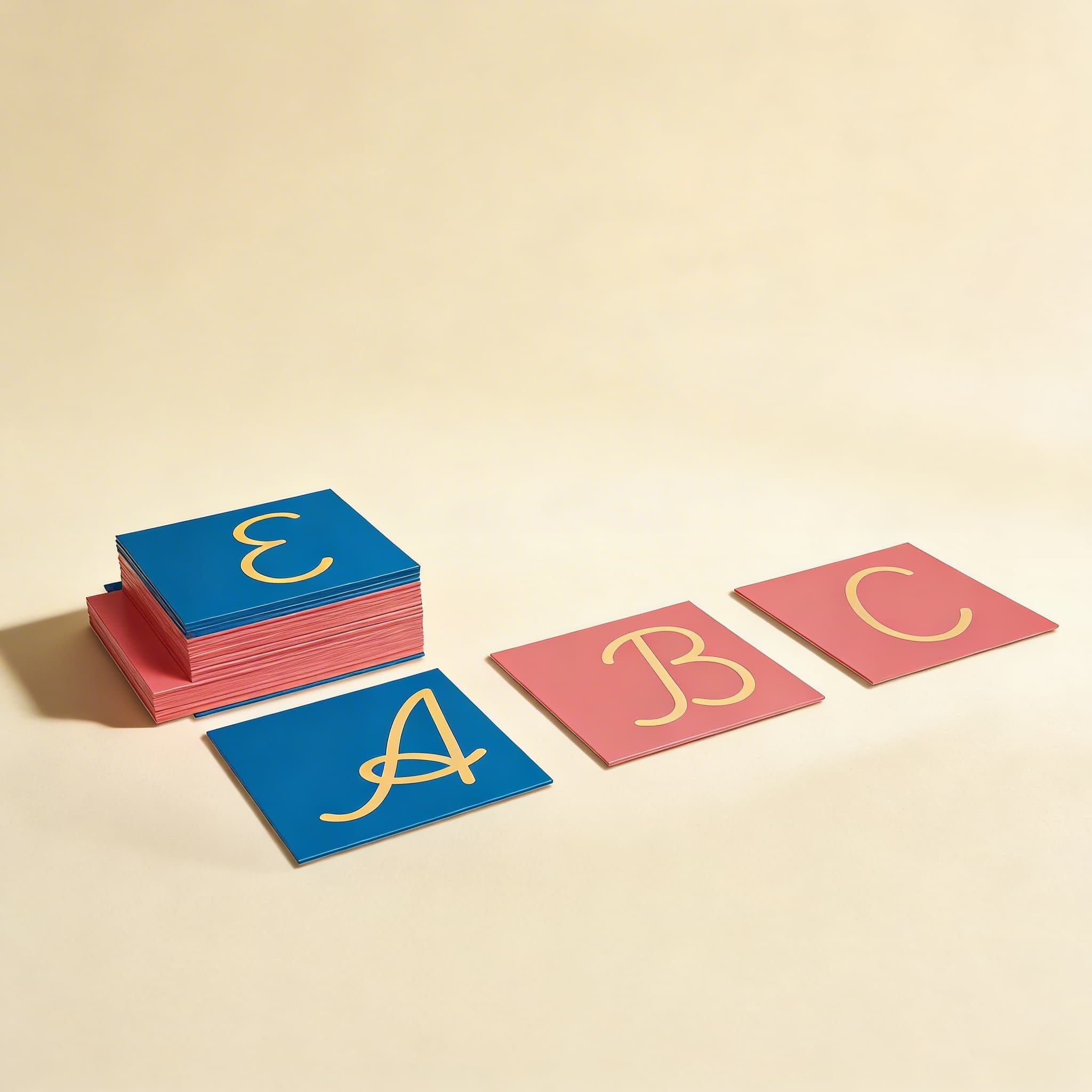 Brusná velká písmena: Mezinárodní psací — Katalogový pohled