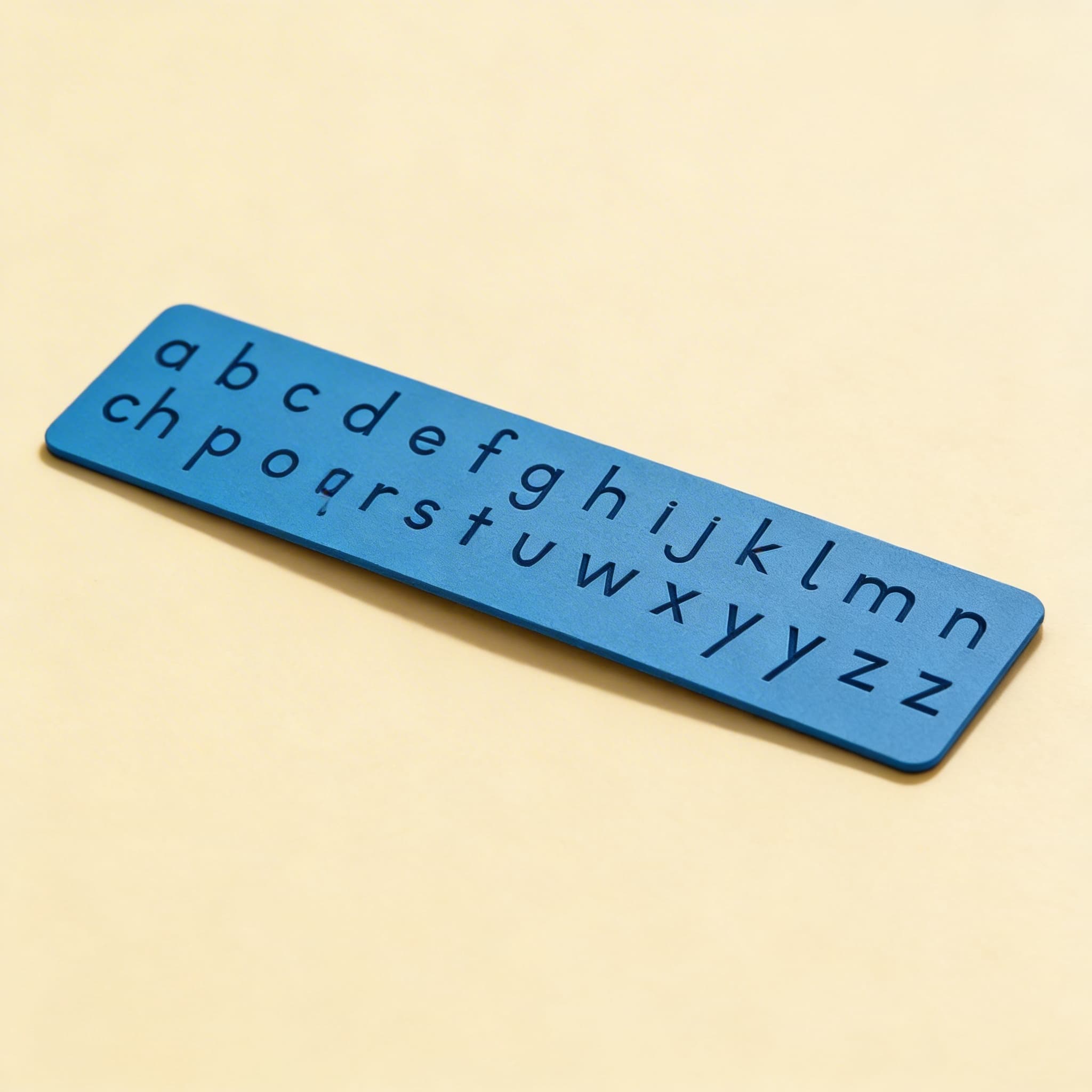 Mittleres Bewegliches Alphabet: Internationale Druckschrift — Blau