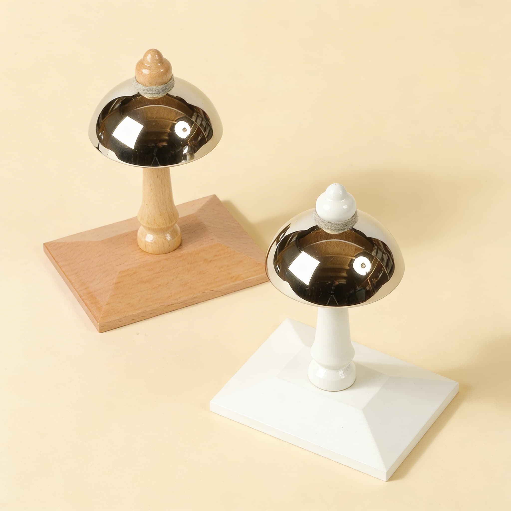 2 montierte Glocken: Tiefes C — Ansicht 2