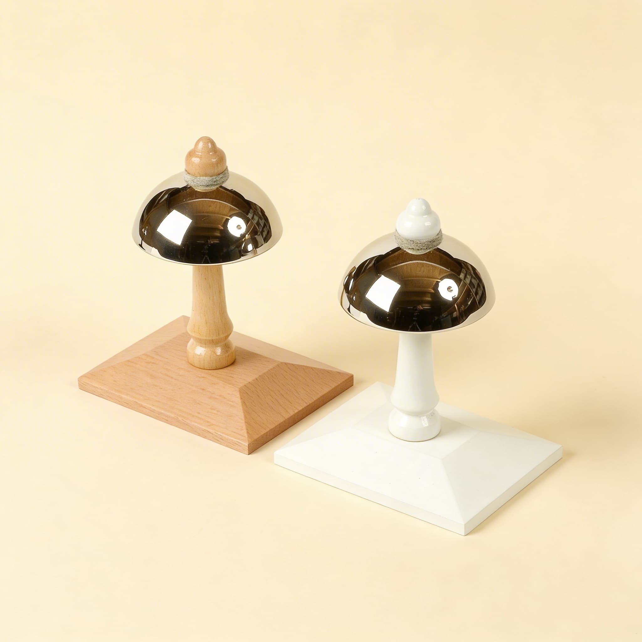 2 montierte Glocken: E — Ansicht 2