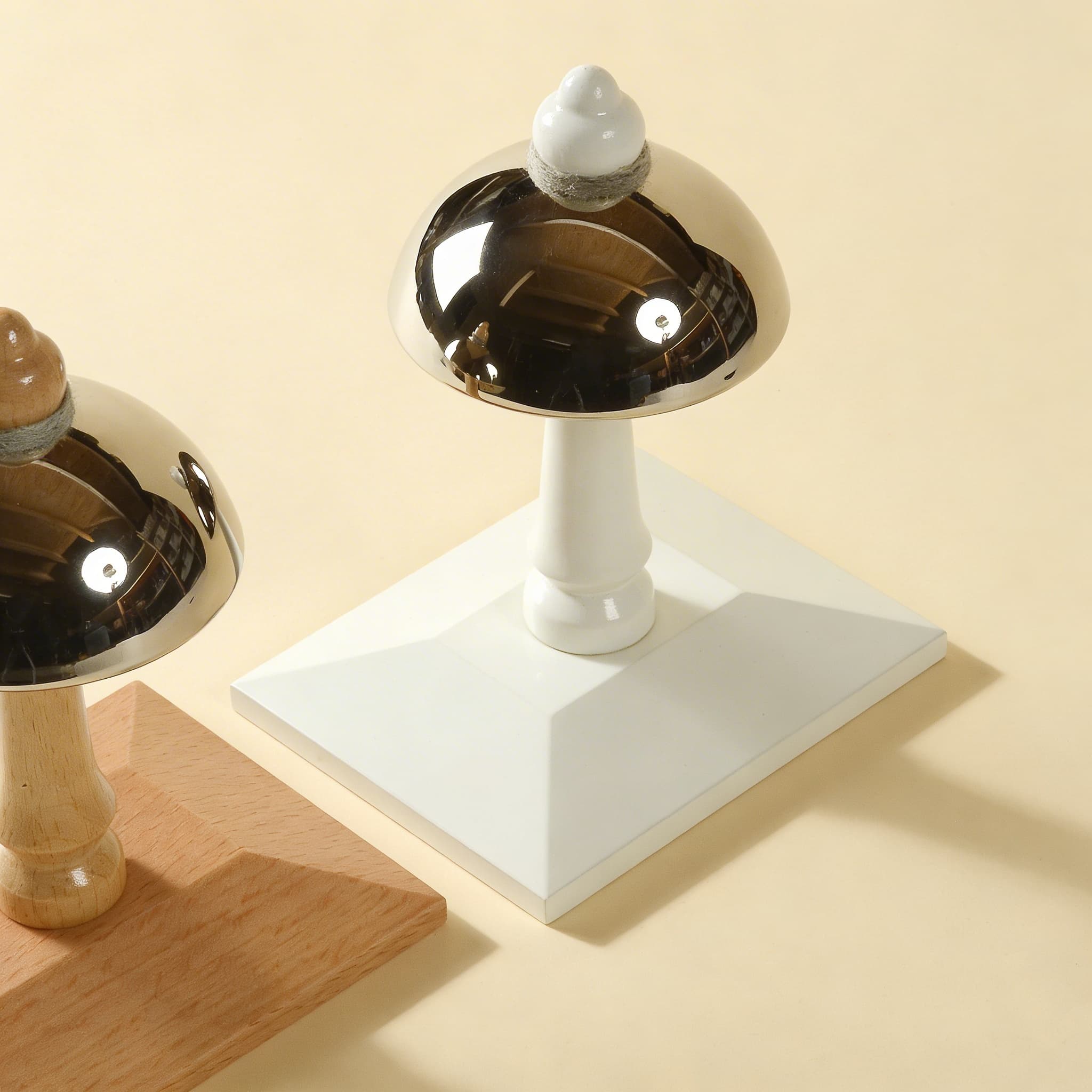 2 montierte Glocken: F — Ansicht 2