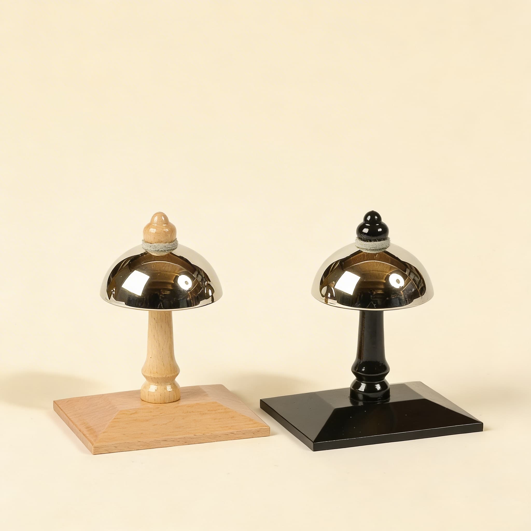 2 montierte Glocken: Fis