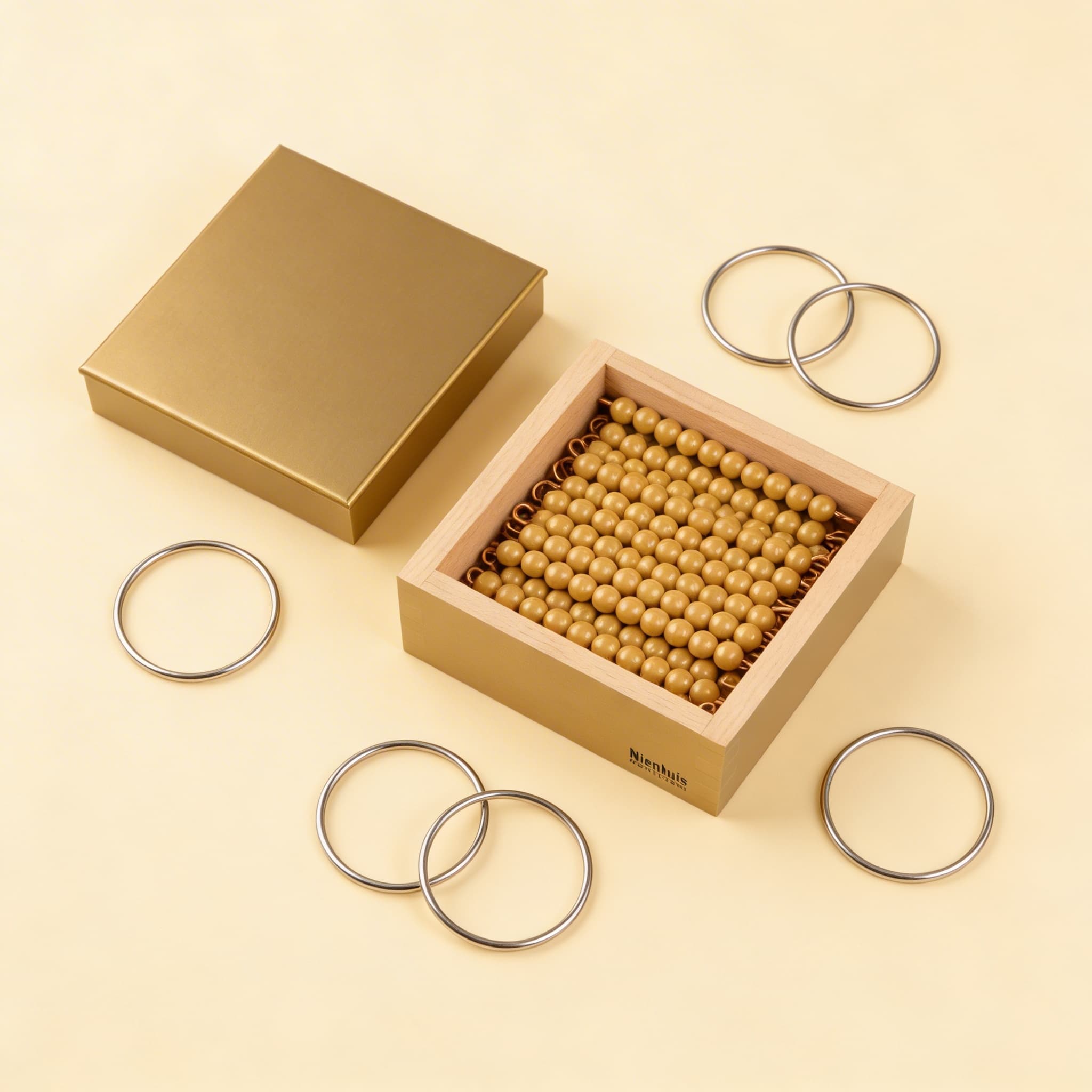 Goldene Perlenstäbe — 45 Zehnerstäbe mit Einzelperlen aus Nylon — Seitenansicht