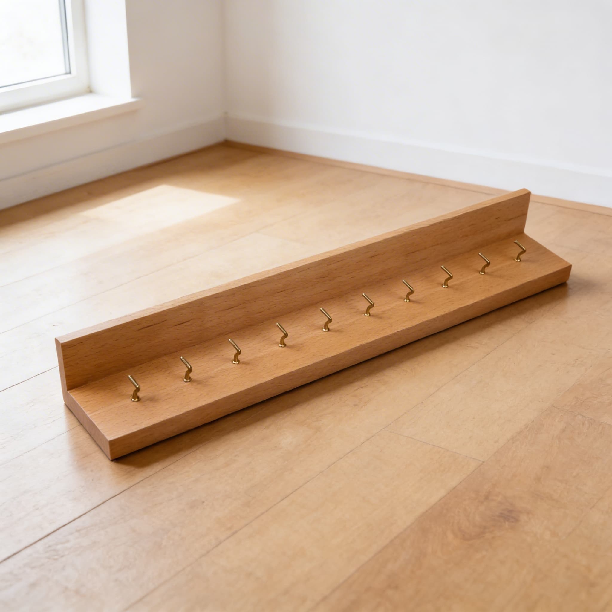 Kurze Perlenketten Rahmen — Vertikale Aufbewahrung für Ketten — Seitenansicht