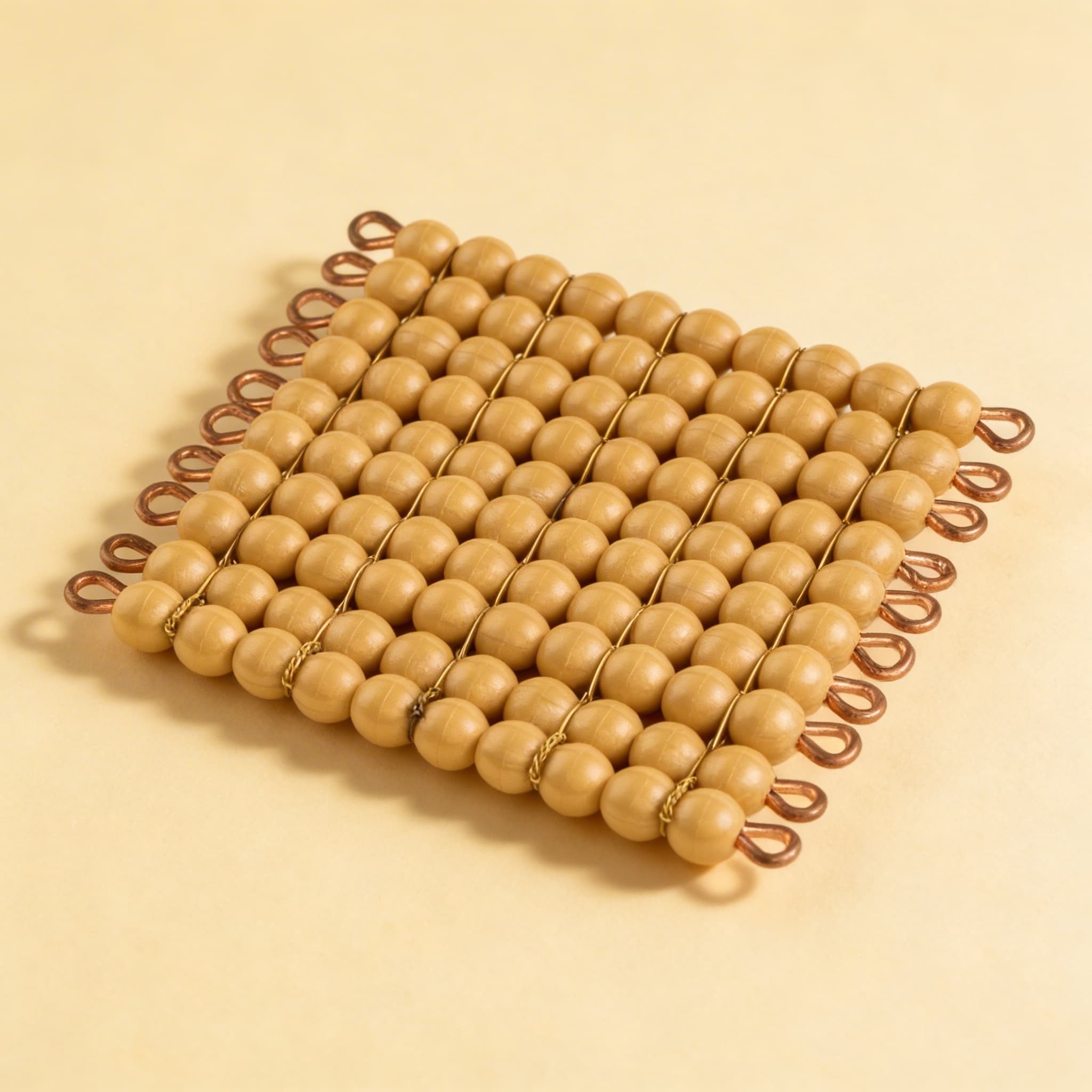 Ein goldenes Perlenquadrat 100: Einzelperlen Nylon — Ansicht 2