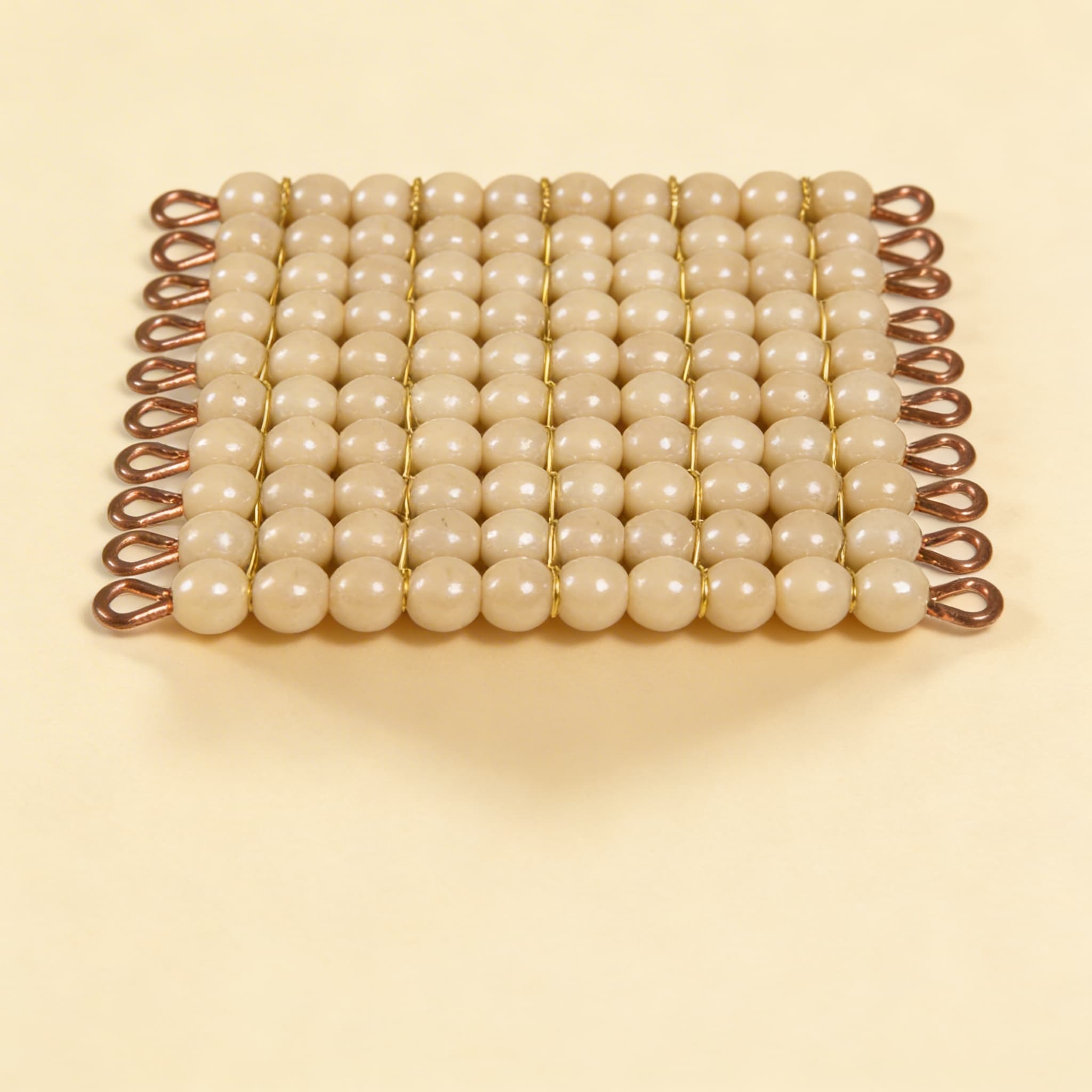 Ein goldenes Perlenquadrat 100: Einzelperlen Glas