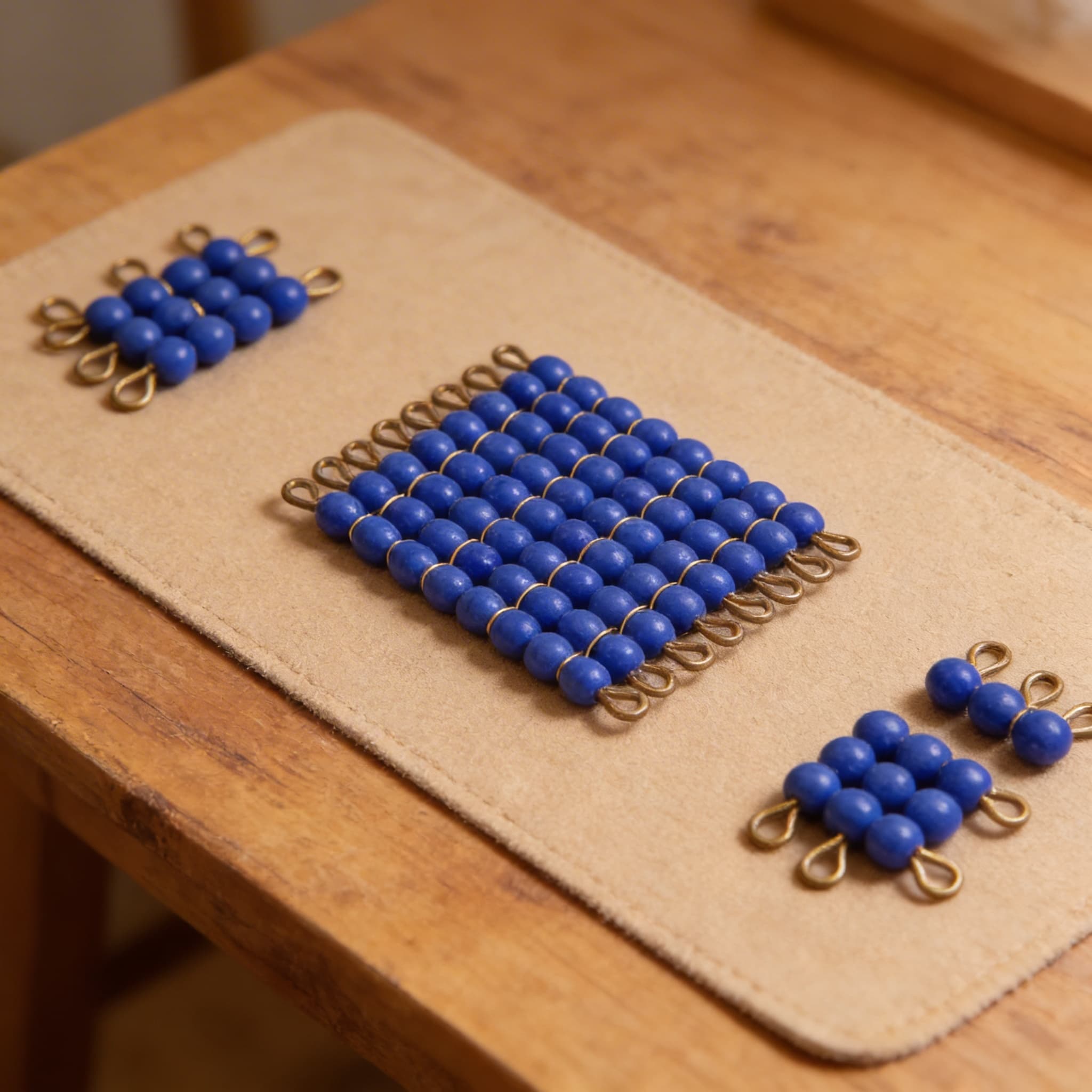 Einzelnes Glasperlenquadrat der 9: Dunkelblau — Ansicht 3