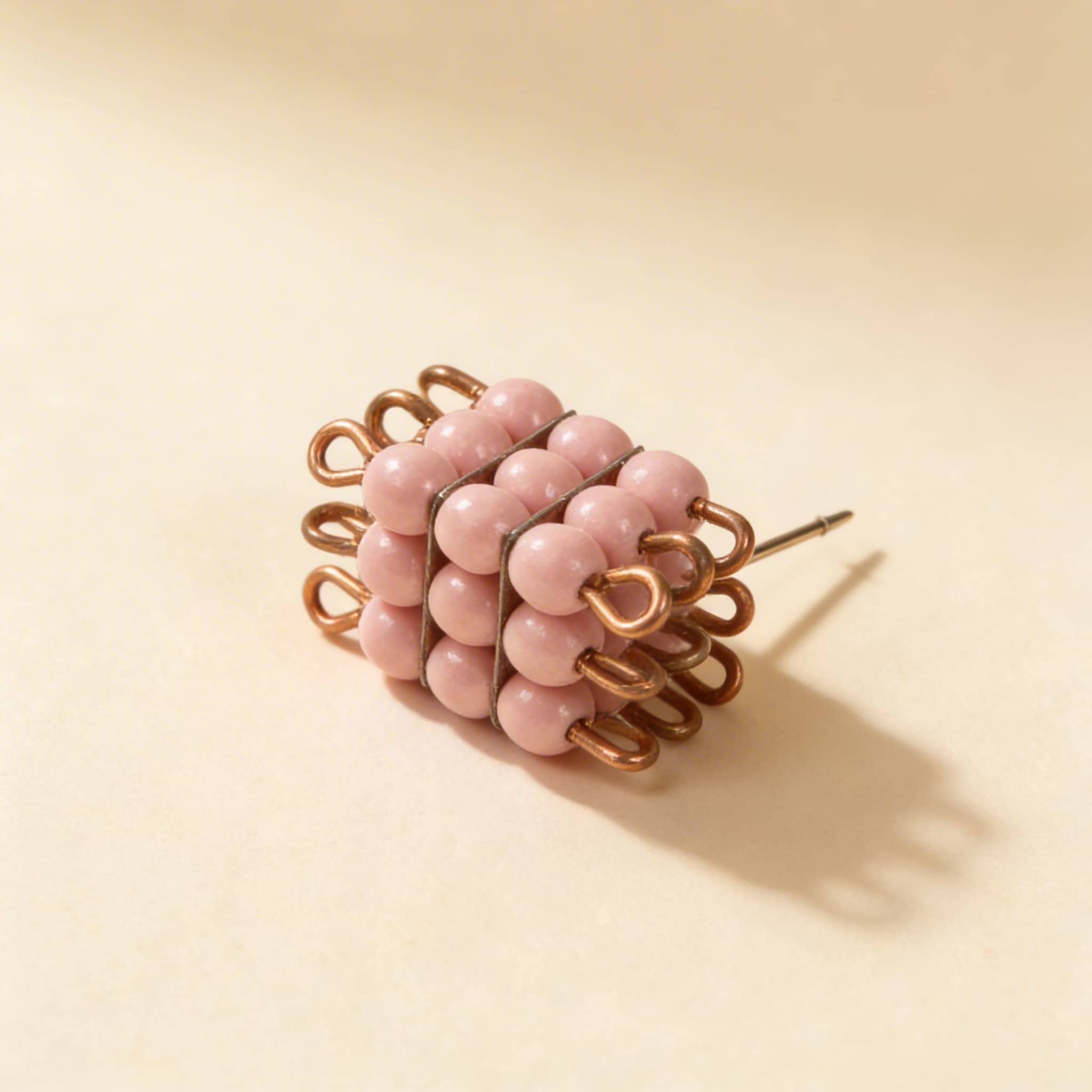 Glas-Perlenwürfel 3 — Rosa für mathematische Konzepterkundung — Seitenansicht