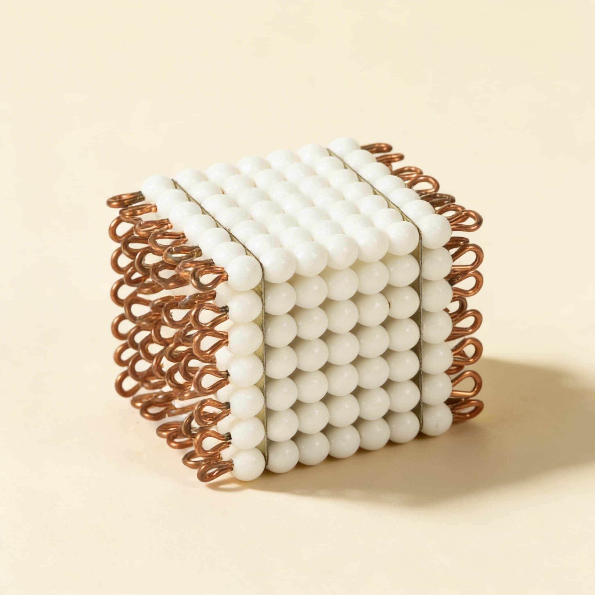 Glasperlen-Würfel 7 — Weisse Einzelperlen für 7³-Konzept — Katalogansicht