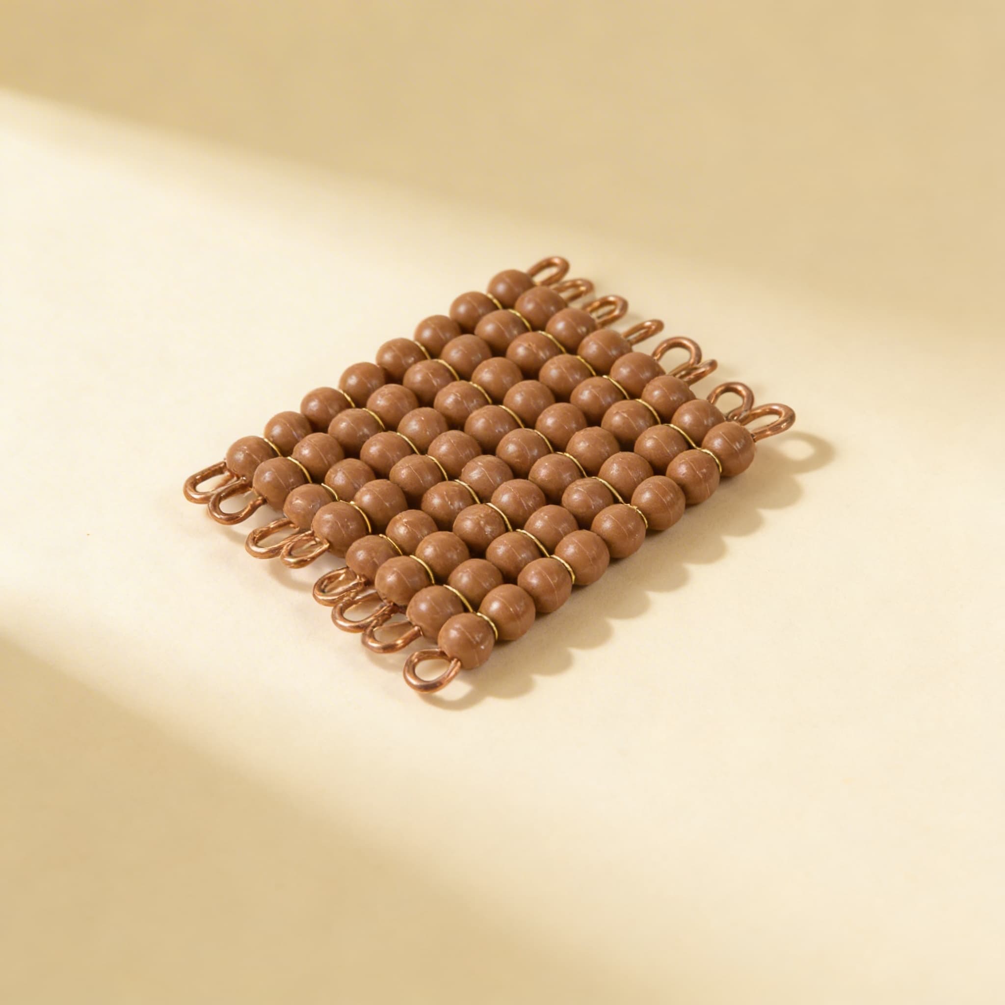 Einzelnes Nylonperlenquadrat der 8: Braun — Ansicht 2