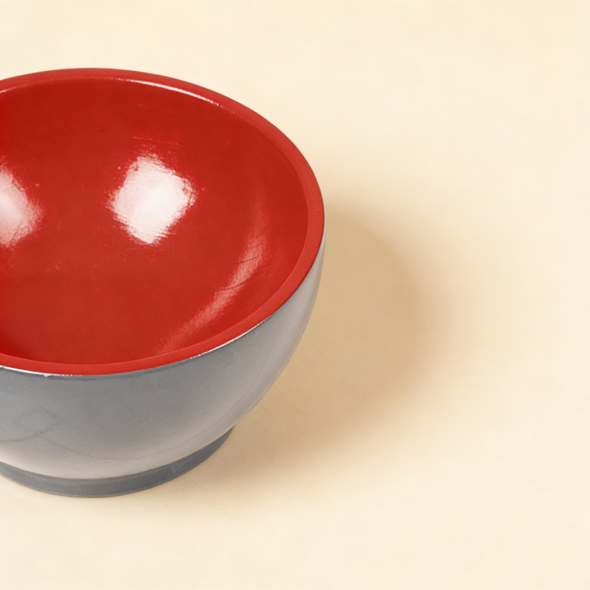 Holzbecher: Grau / Rot — Ansicht 2