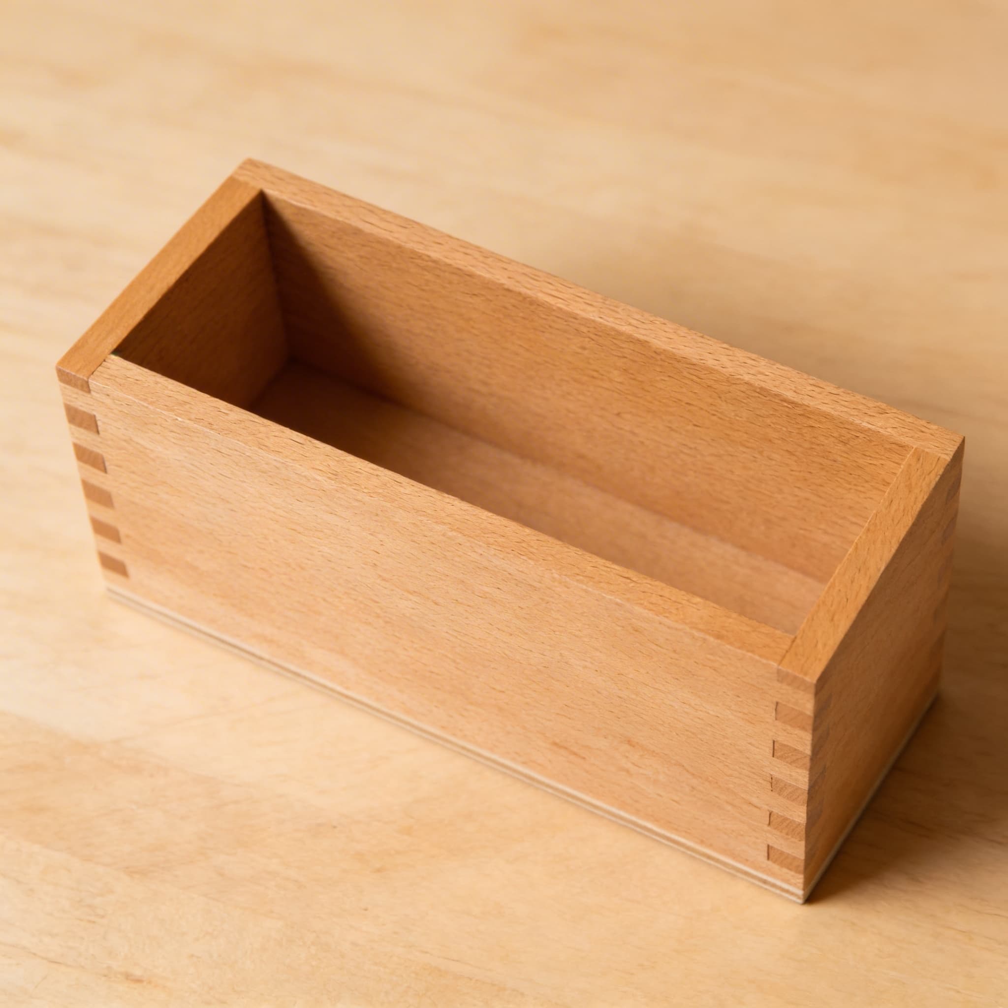 Befehlsbox — Naturholz-Aufbewahrung mit Schwalbenschwanzverbindung — Seitenansicht