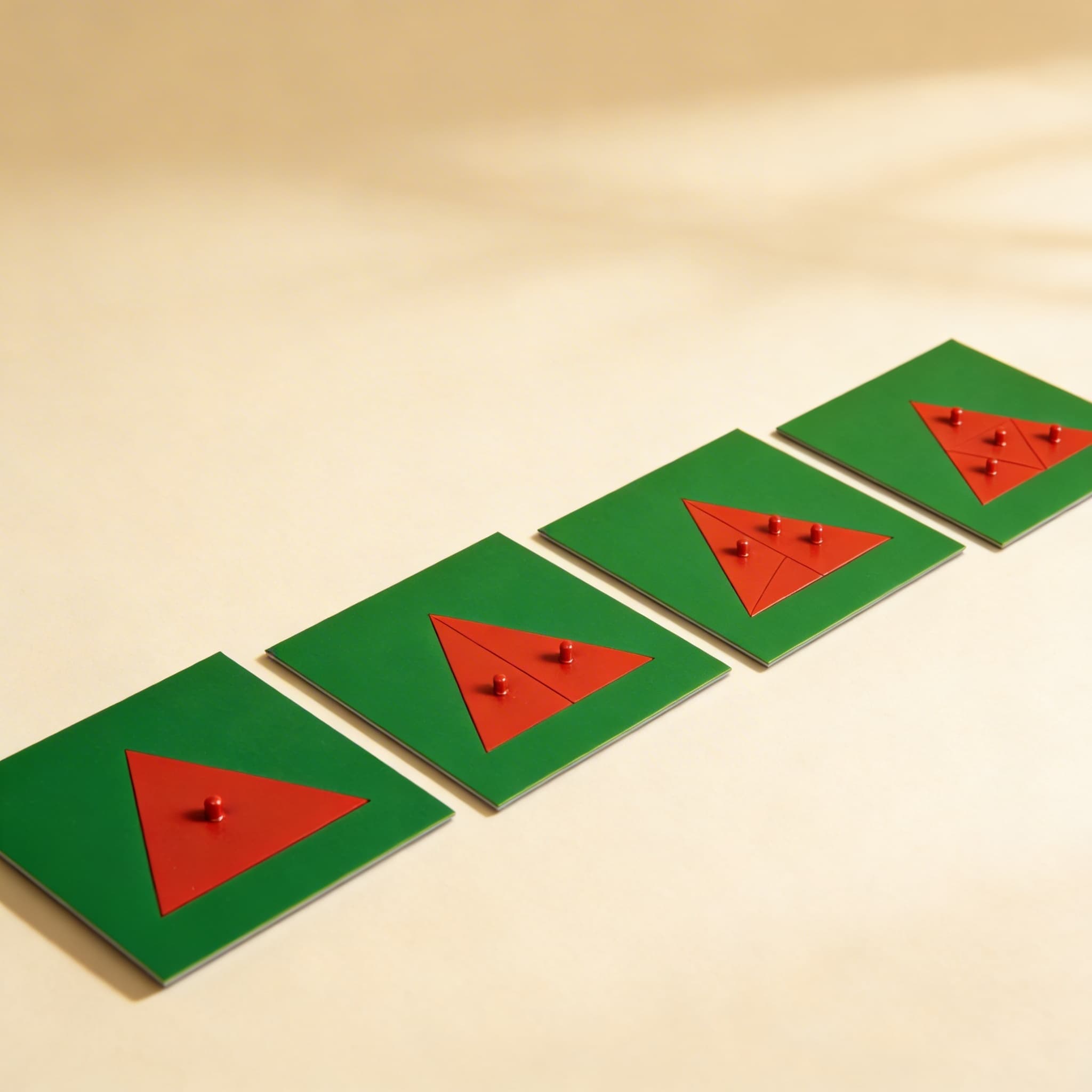 Metalldreiecke — Seitenansicht