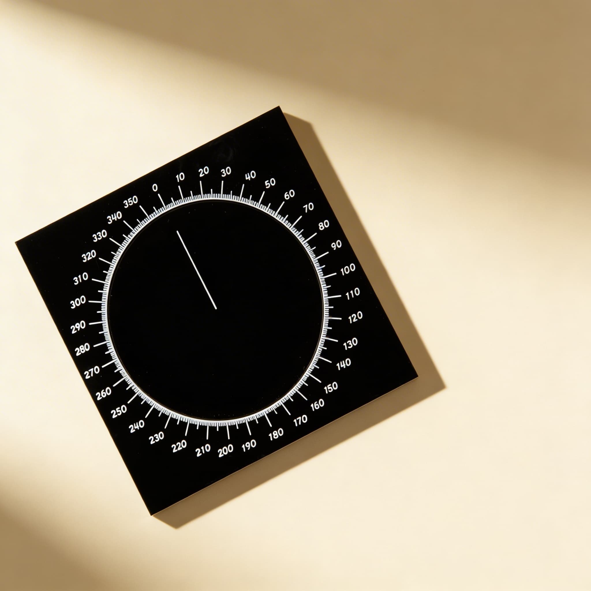 Instrument zur Winkelmessung, Metall — Seitenansicht