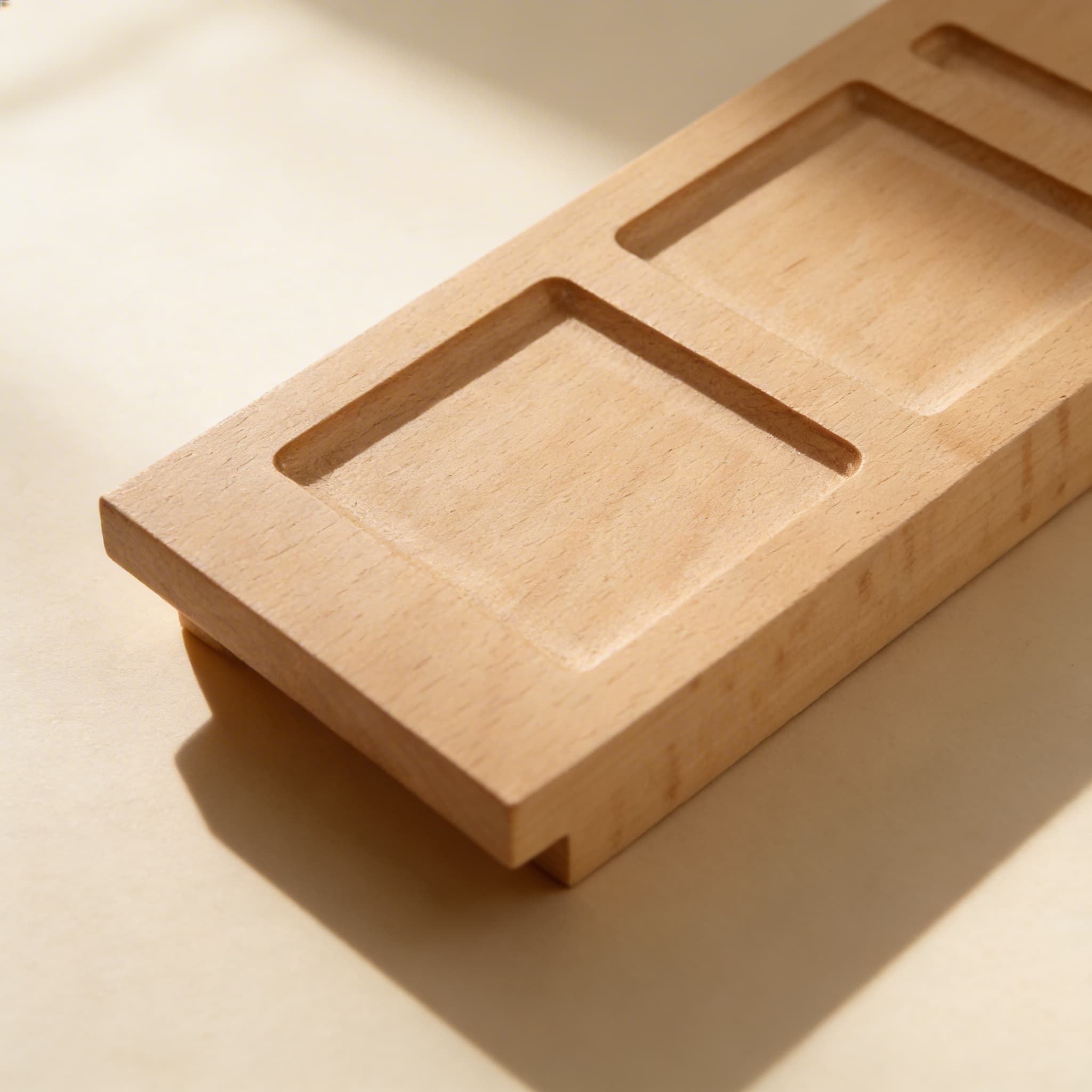 Zahlenhierarchie: Tablett für kleine Teile — Seitenansicht