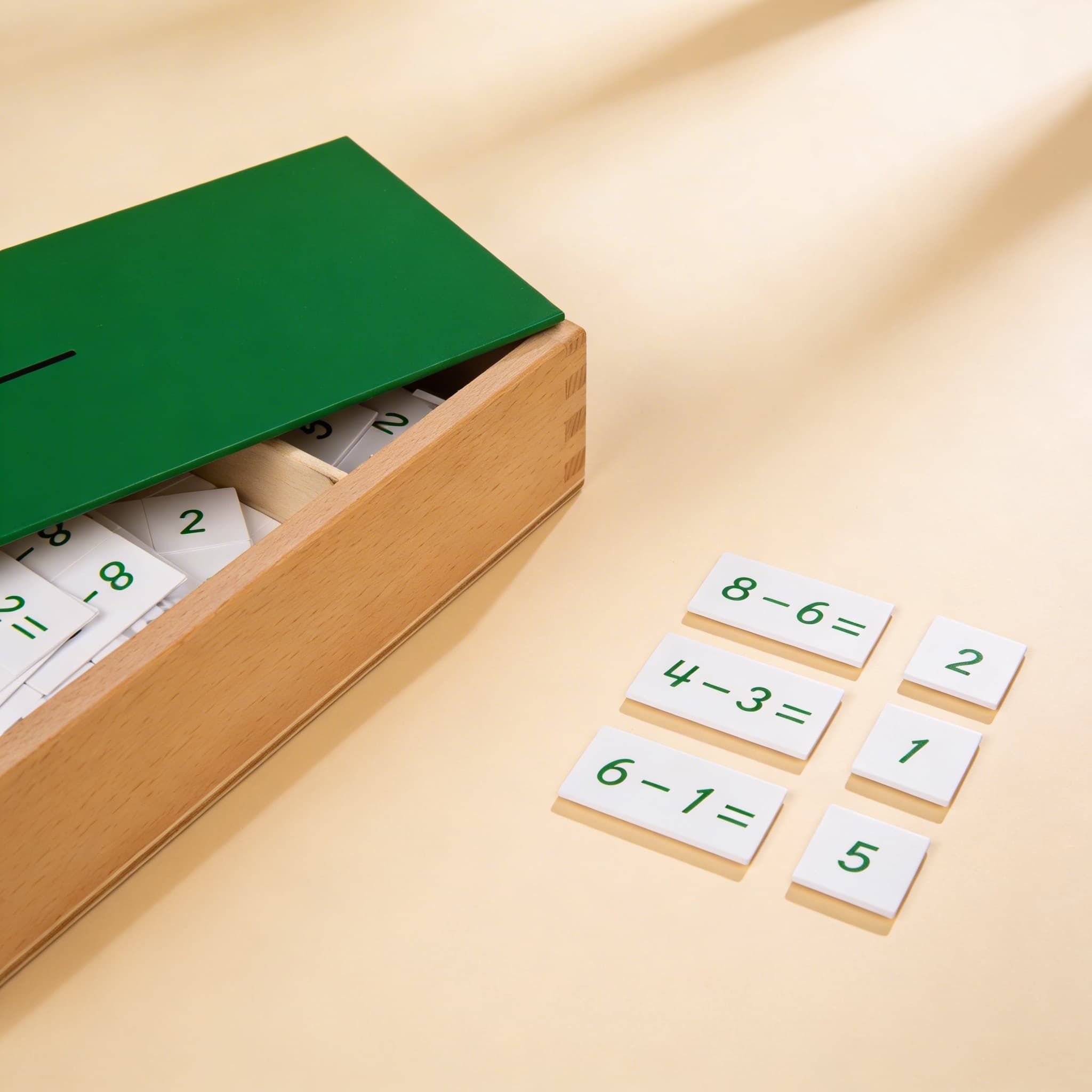 Subtraktionsbox — Selbstkontrollierende Rechenpraxis — Seitenansicht