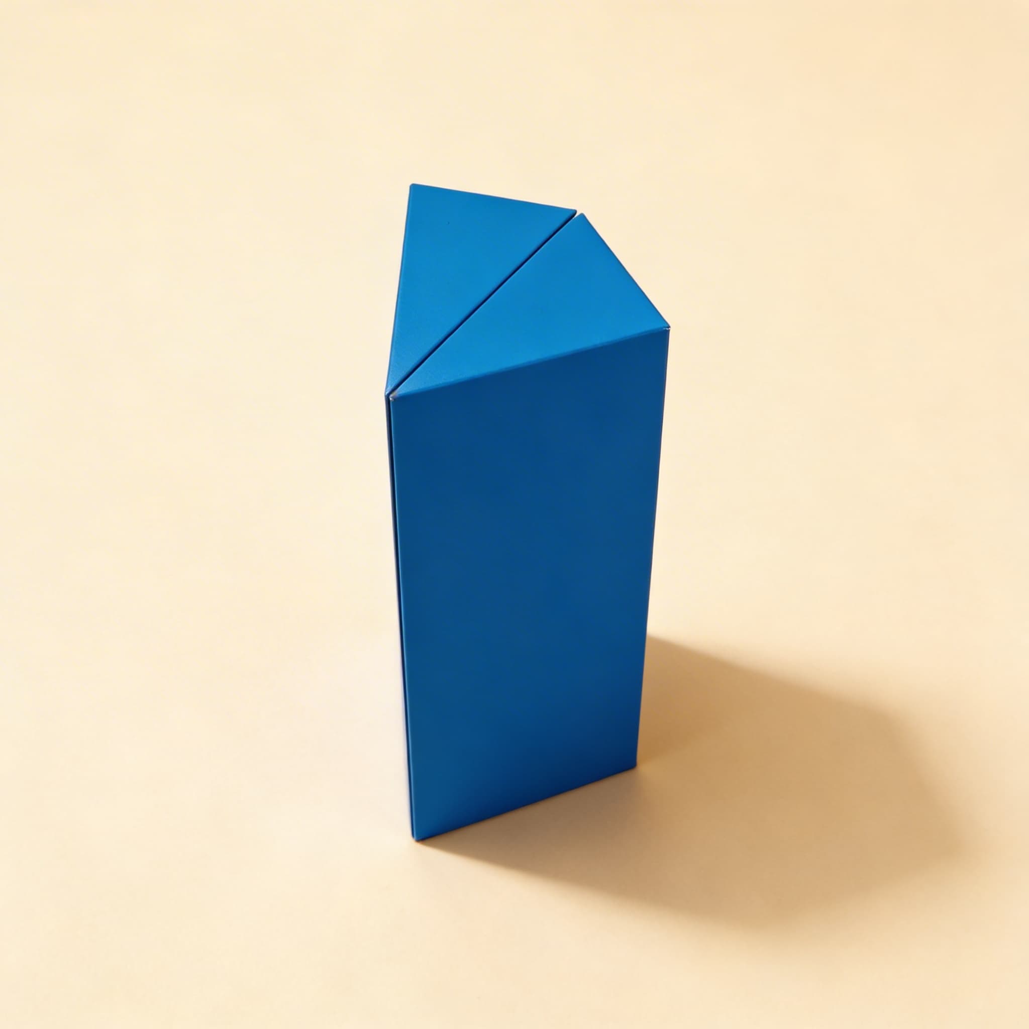 Dreiecksige Prismen — 2 Identische Geometrische Körper — Seitenansicht