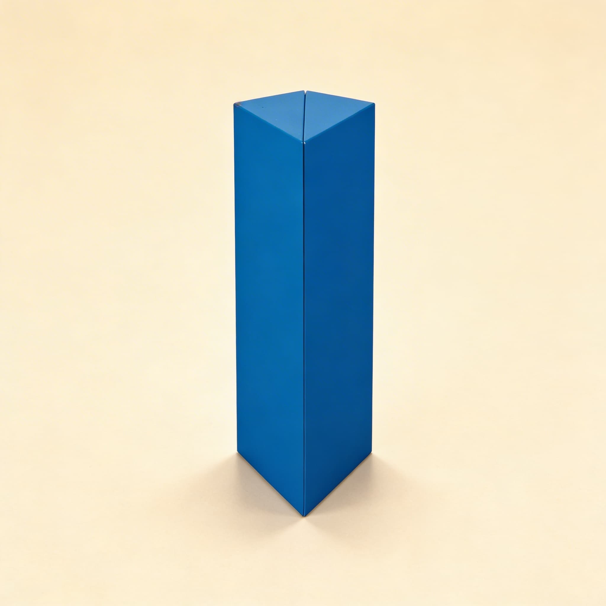 Dreiecksige Prismen — 2 Identische Geometrische Körper — Katalogansicht