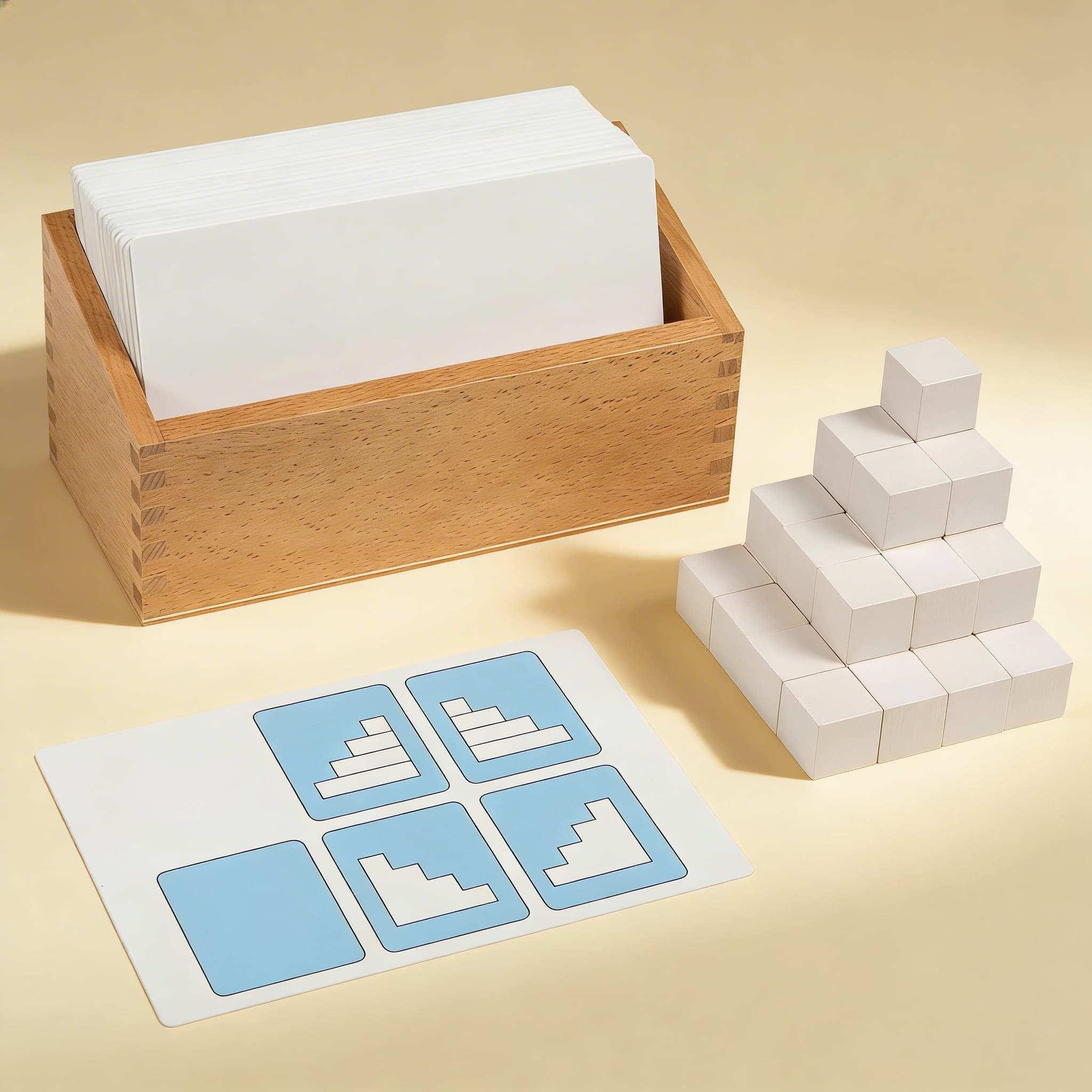 Cube Up! — 3D-Bau-Challenge mit weißen Würfeln — Seitenansicht