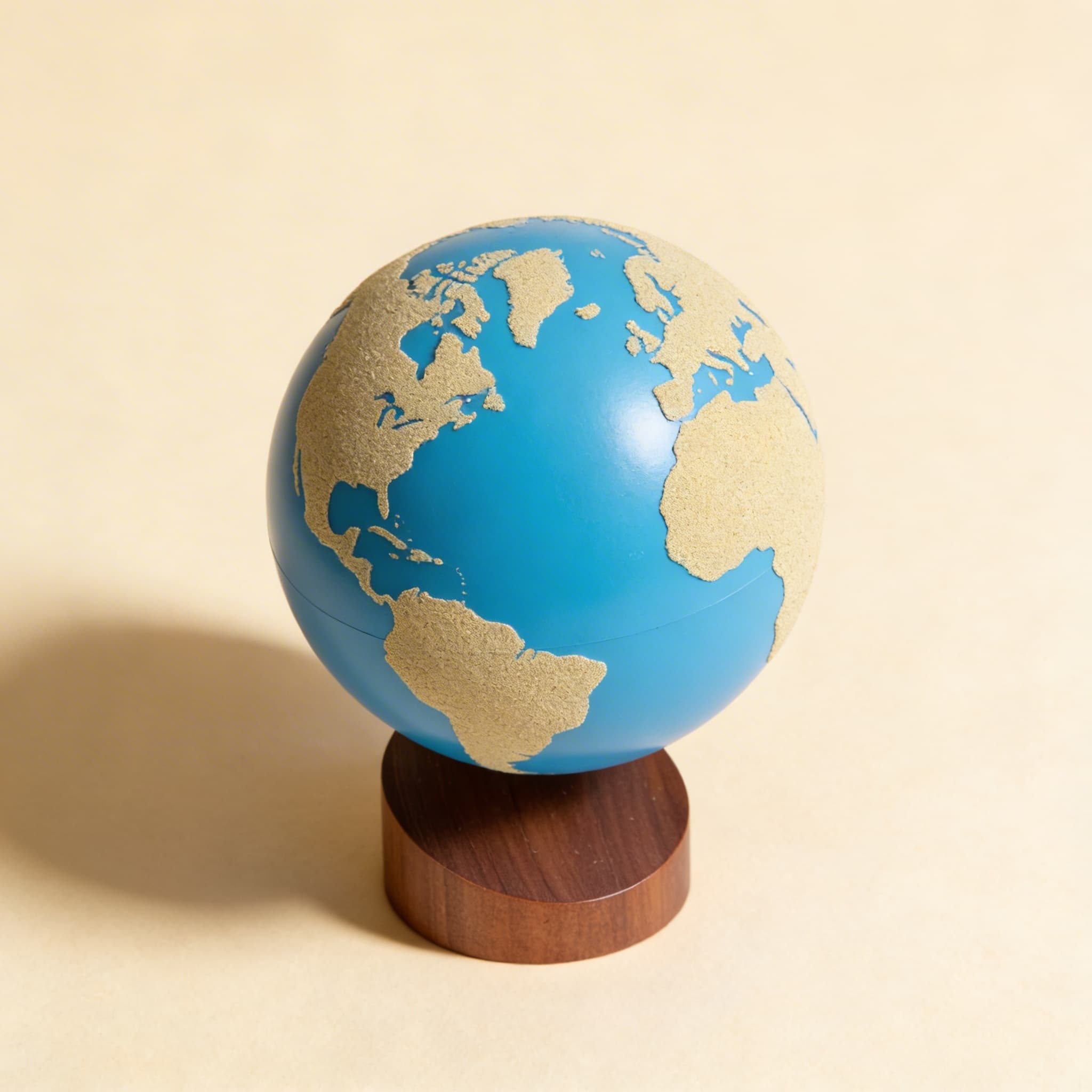 Globus pevniny a vody: Brusný — Boční pohled