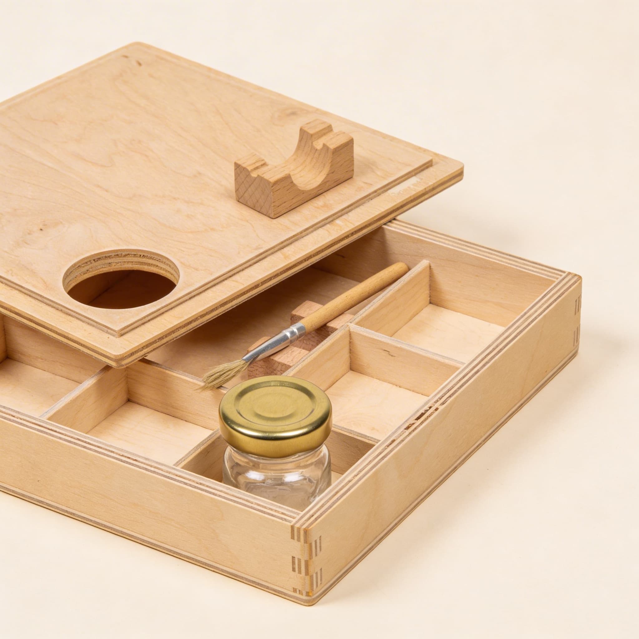 Klebe- und Bastelbox — Feinmotorik im praktischen Leben — Seitenansicht