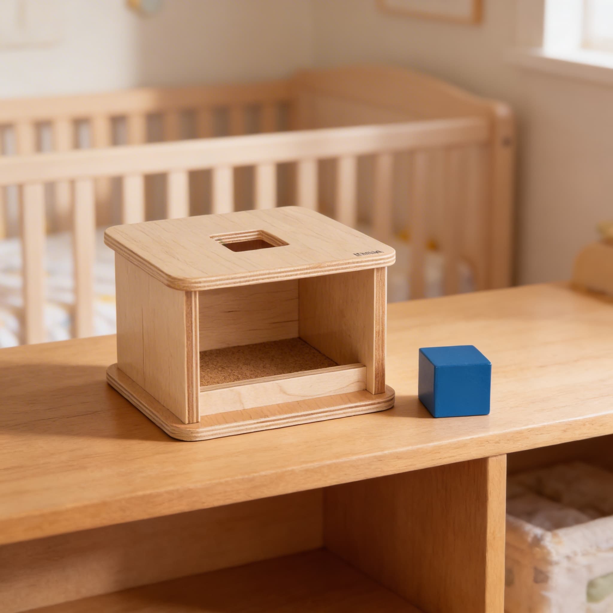 Imbucare box s kockou — Trvalosť objektu a štvorcový tvar — Detailný pohľad