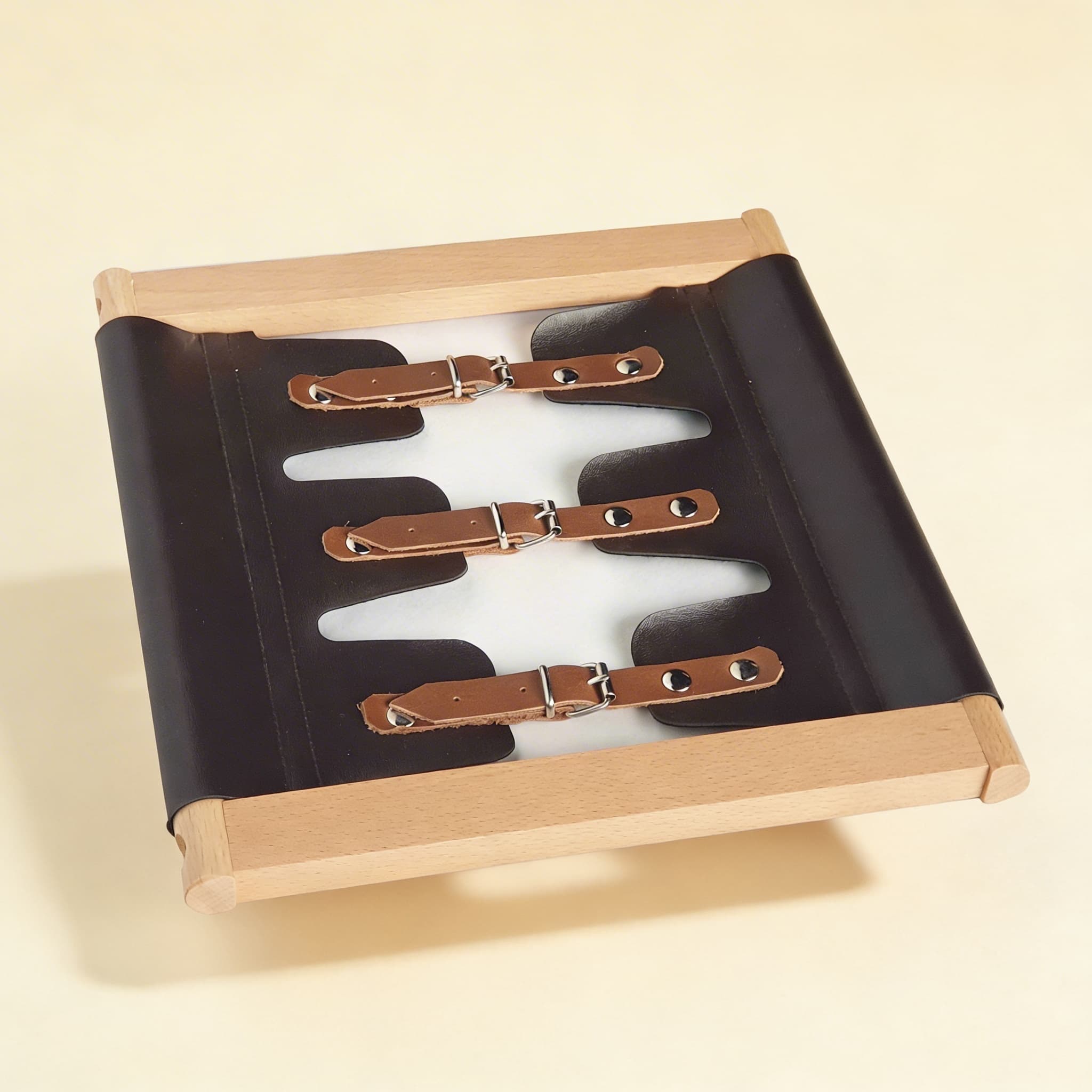 Ankleidungsrahmen: Metallschnallen — Feinmotorik für Kleinkinder — Katalogansicht