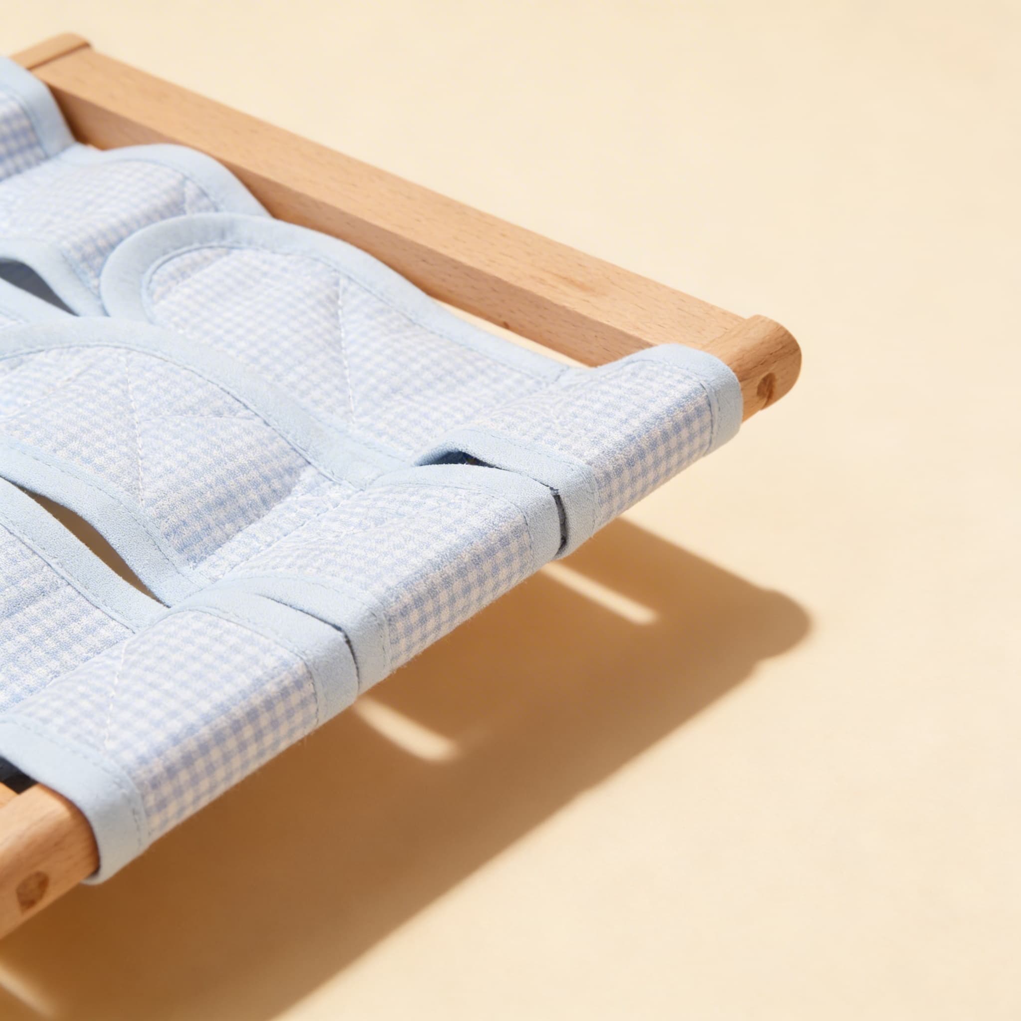 Ankleidungsrahmen: Klettverschluss — Öffnungs- und Verschlusspraxis — Seitenansicht