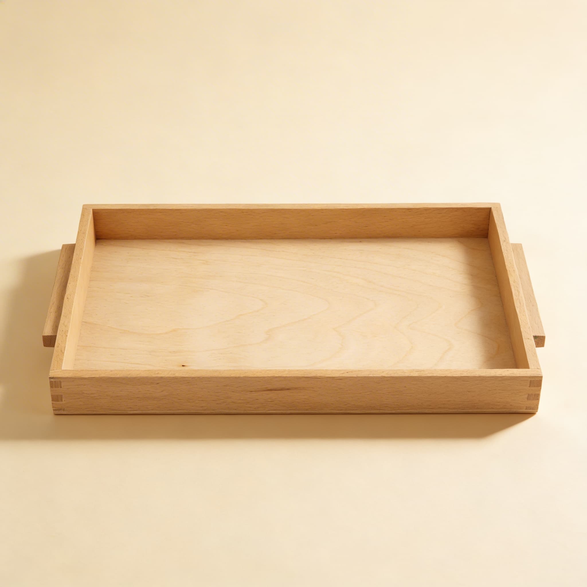 Mittleres Holztablett mit Griffen