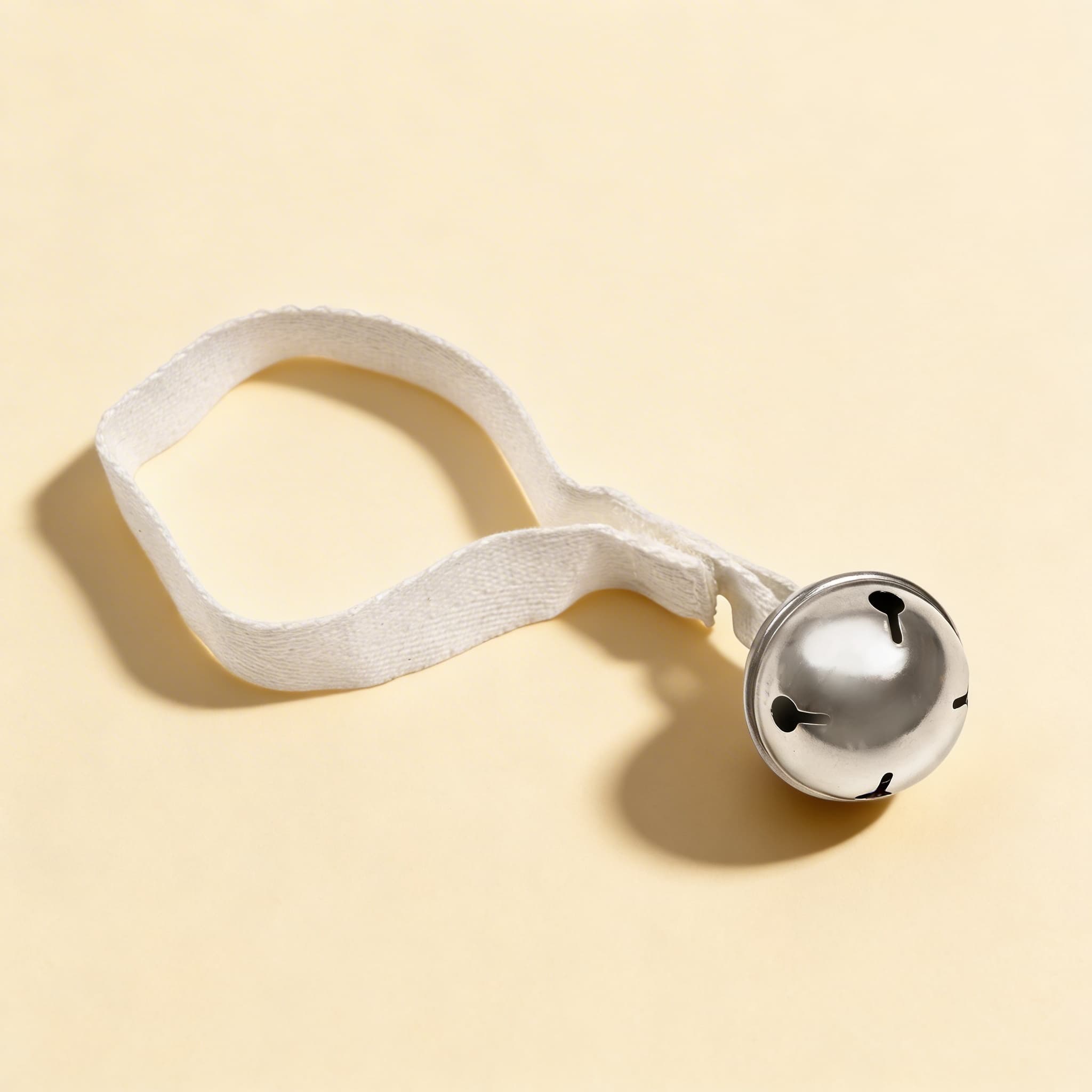 Bell Mobile — Ribbon-Suspended Cause & Effect Activity