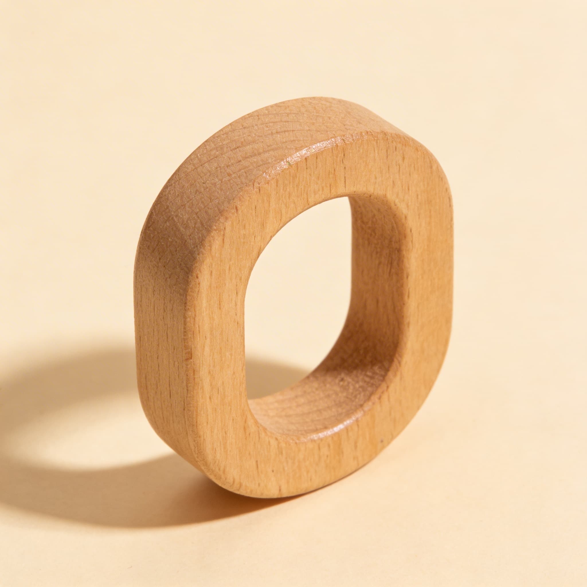 Holz-Oval-Greifring — Natürliches Handkoordinations-Werkzeug — Seitenansicht