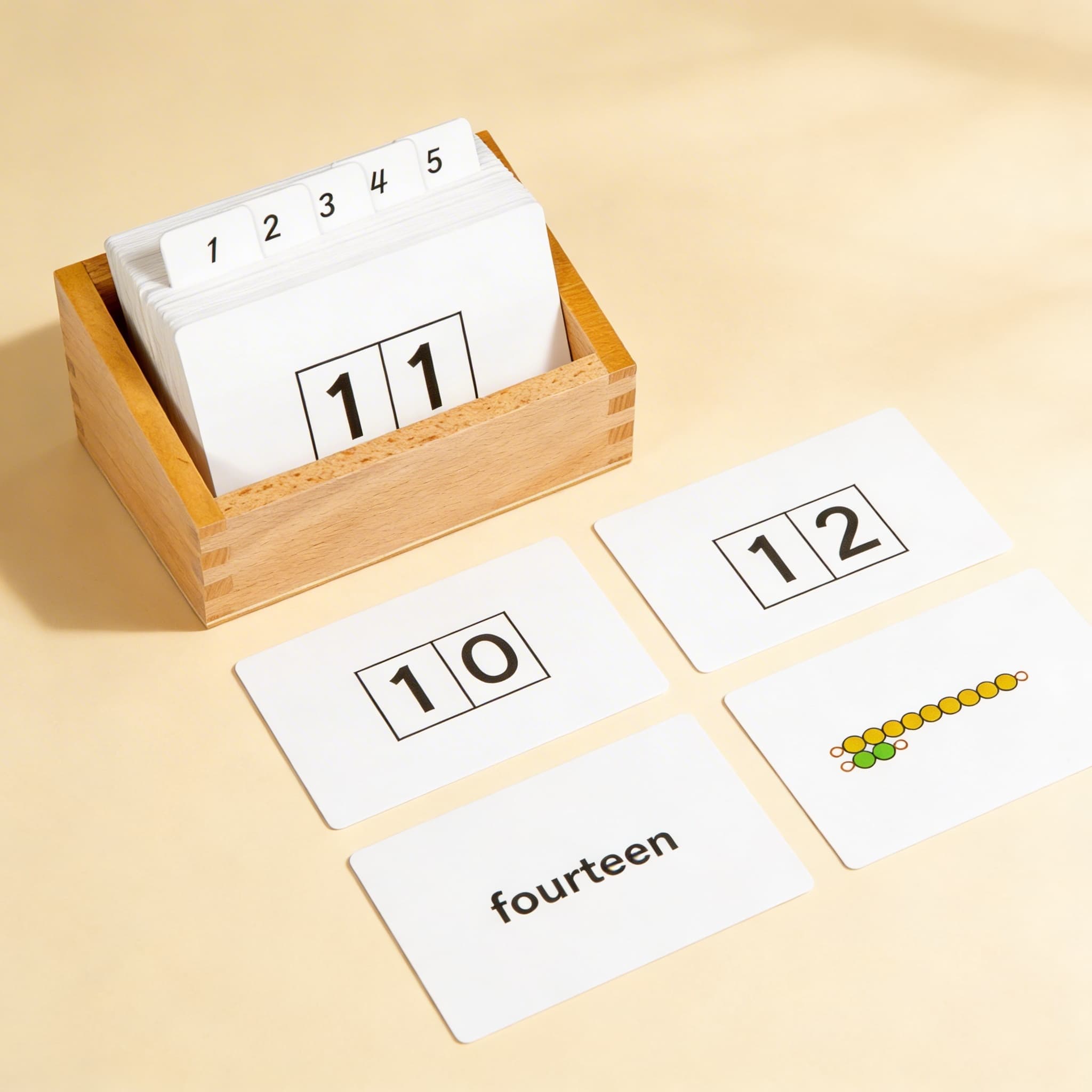 Sada aktivit s desítkovými tabulkami — Boční pohled