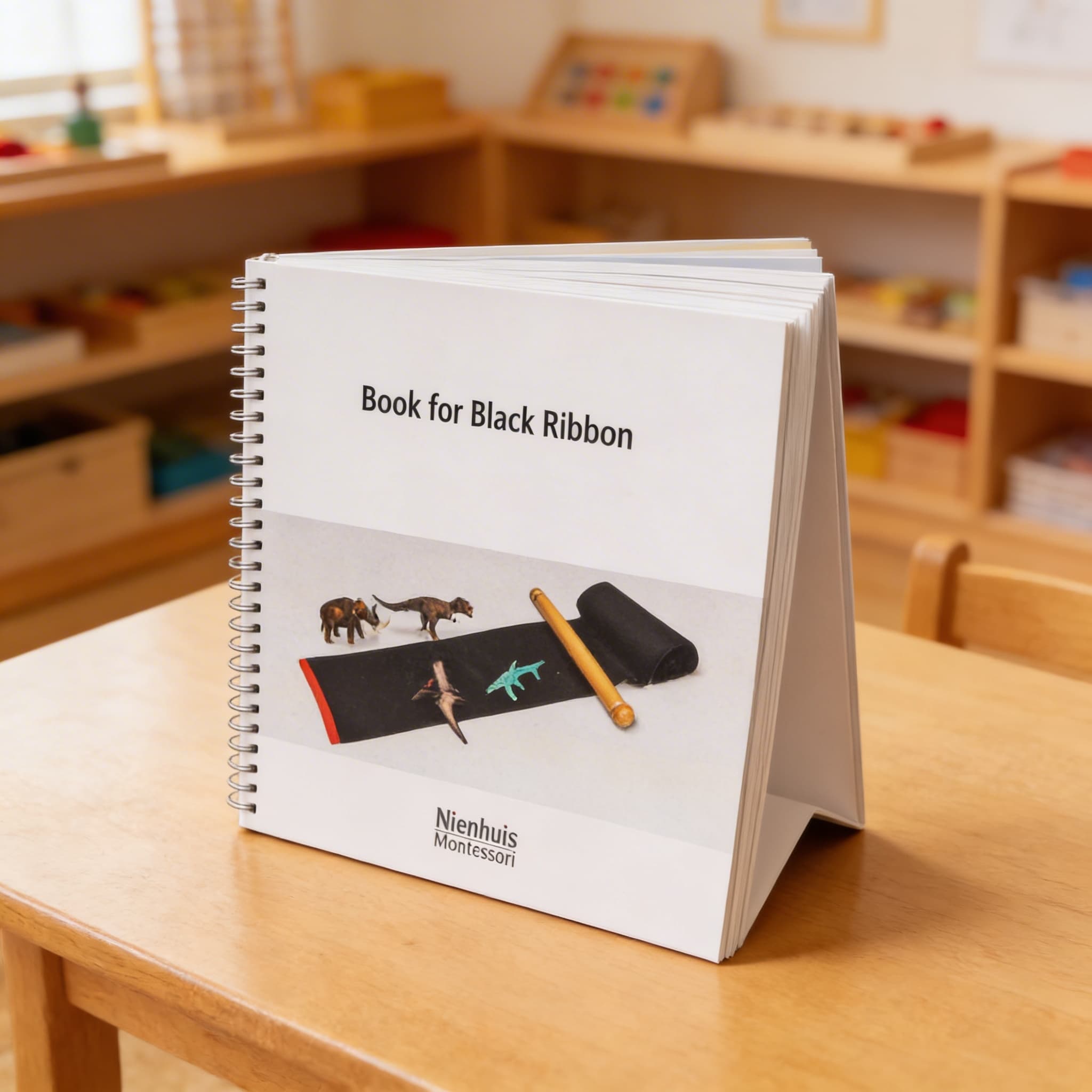 Zvířata a kniha pro černou stuhu — Detailní pohled