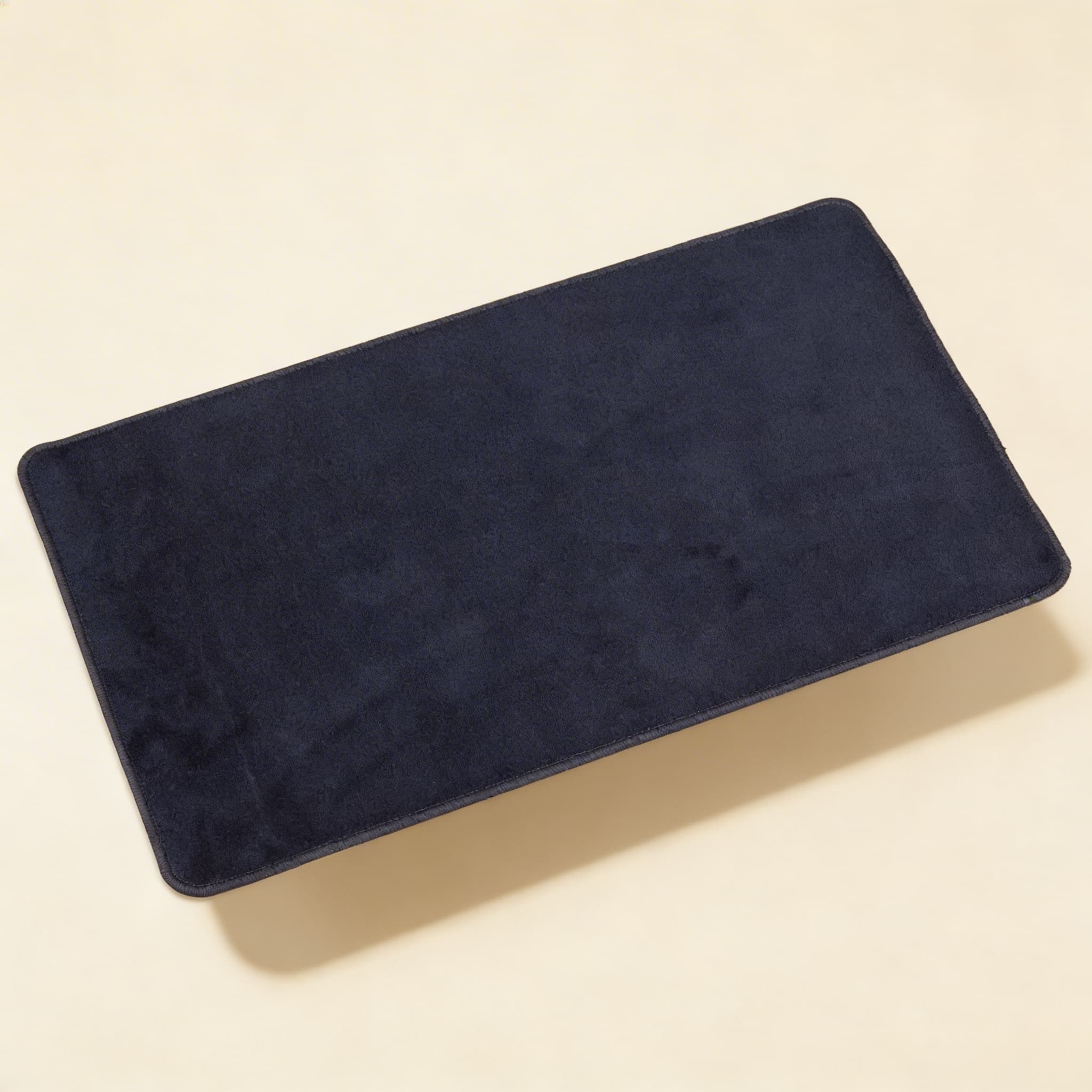 Dunkelblauer Teppich — Katalogansicht