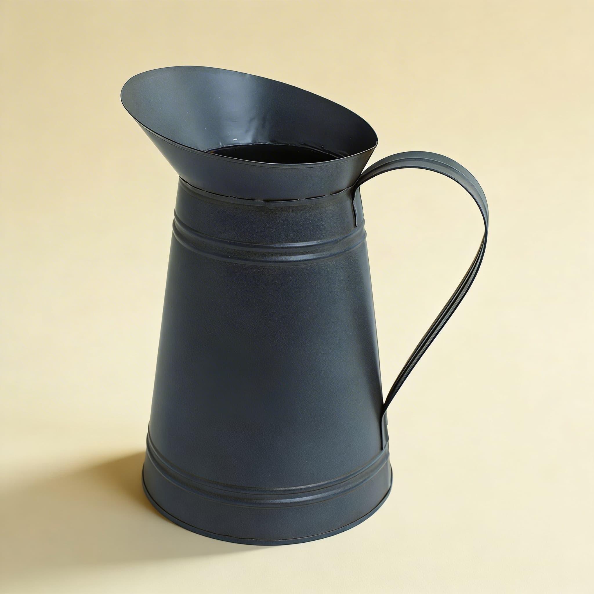 Metallkanne: Groß — Katalogansicht