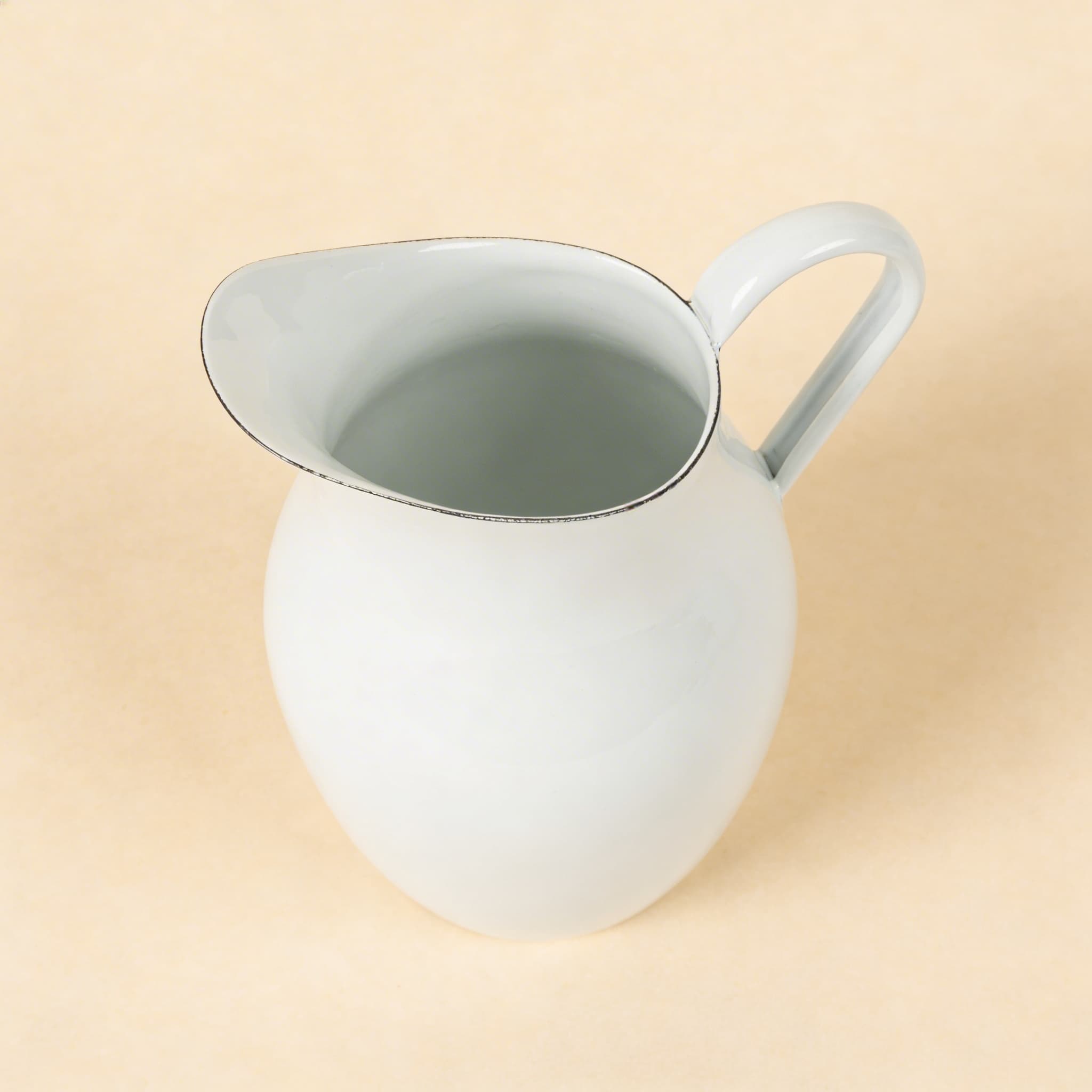 Emaille-Wasserkanne — Seitenansicht