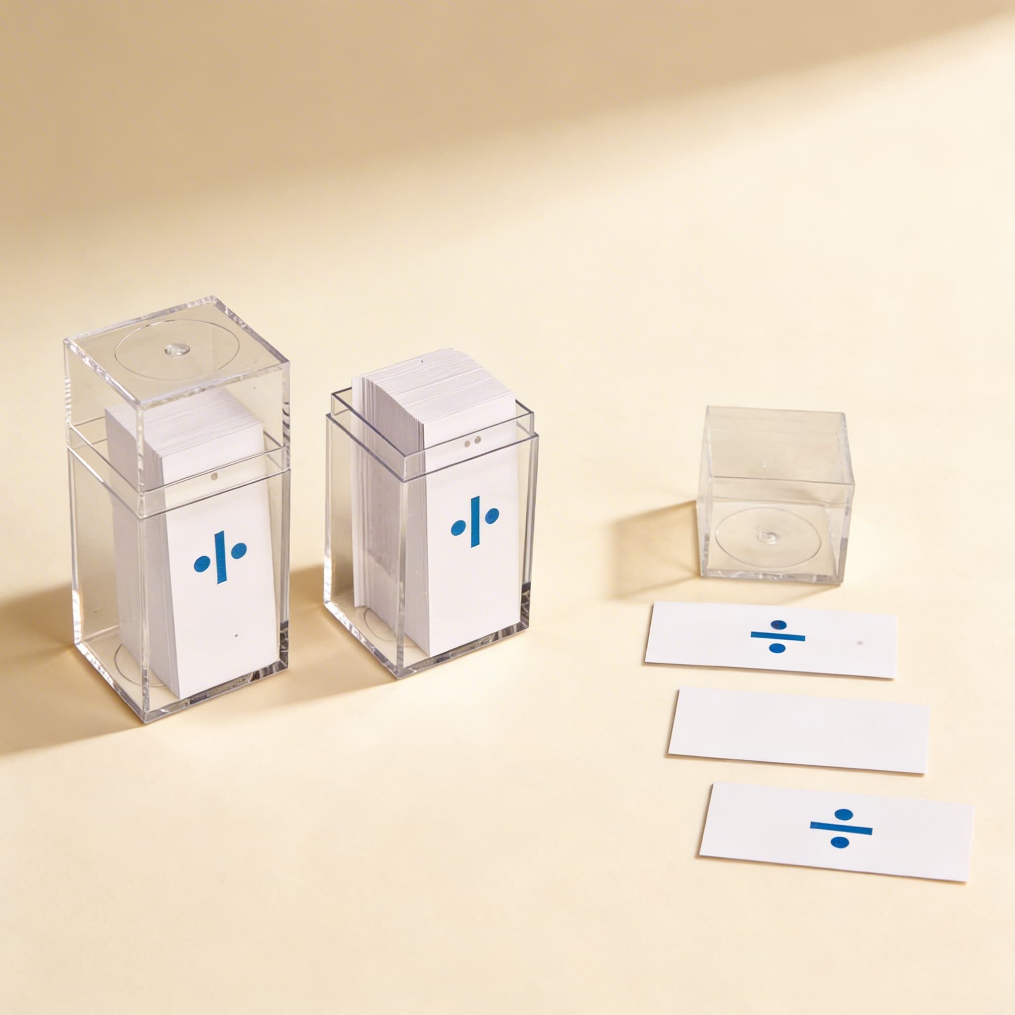 Úlohové lístky: pracovní tabulky dělení — Boční pohled