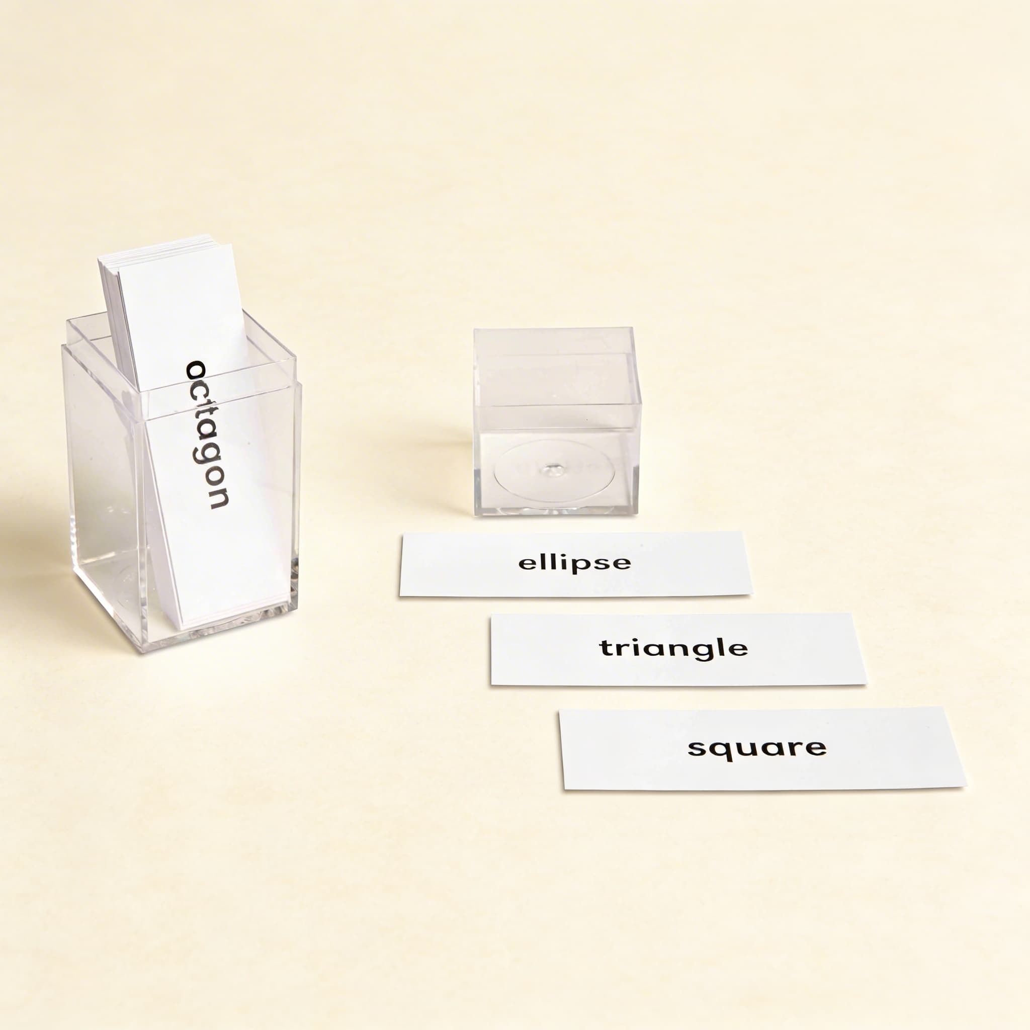 Základné geometrické štítky — Kartičky s názvami tvarov pre prvú geometriu — Katalógový pohľad