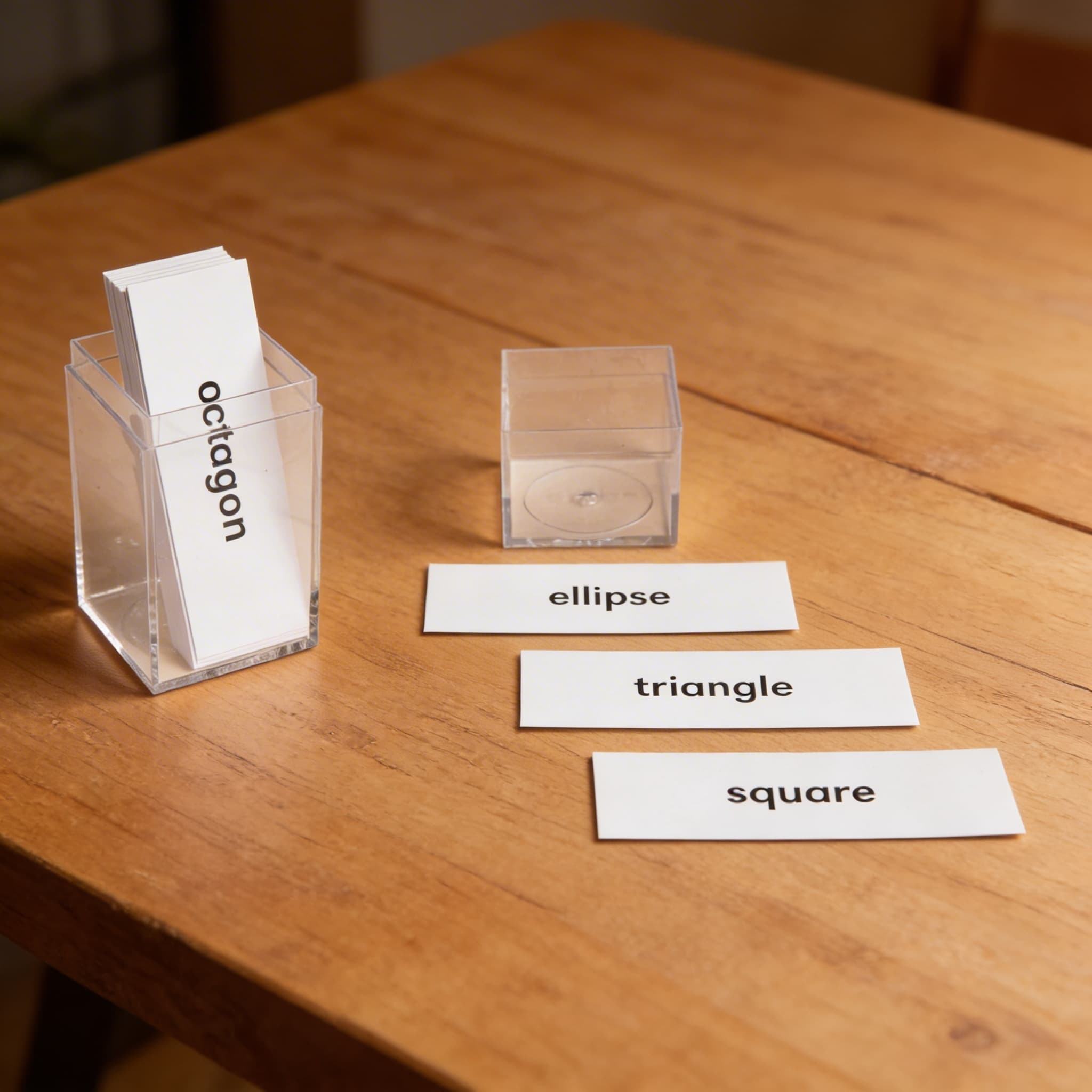 Základné geometrické štítky — Kartičky s názvami tvarov pre prvú geometriu — Detailný pohľad