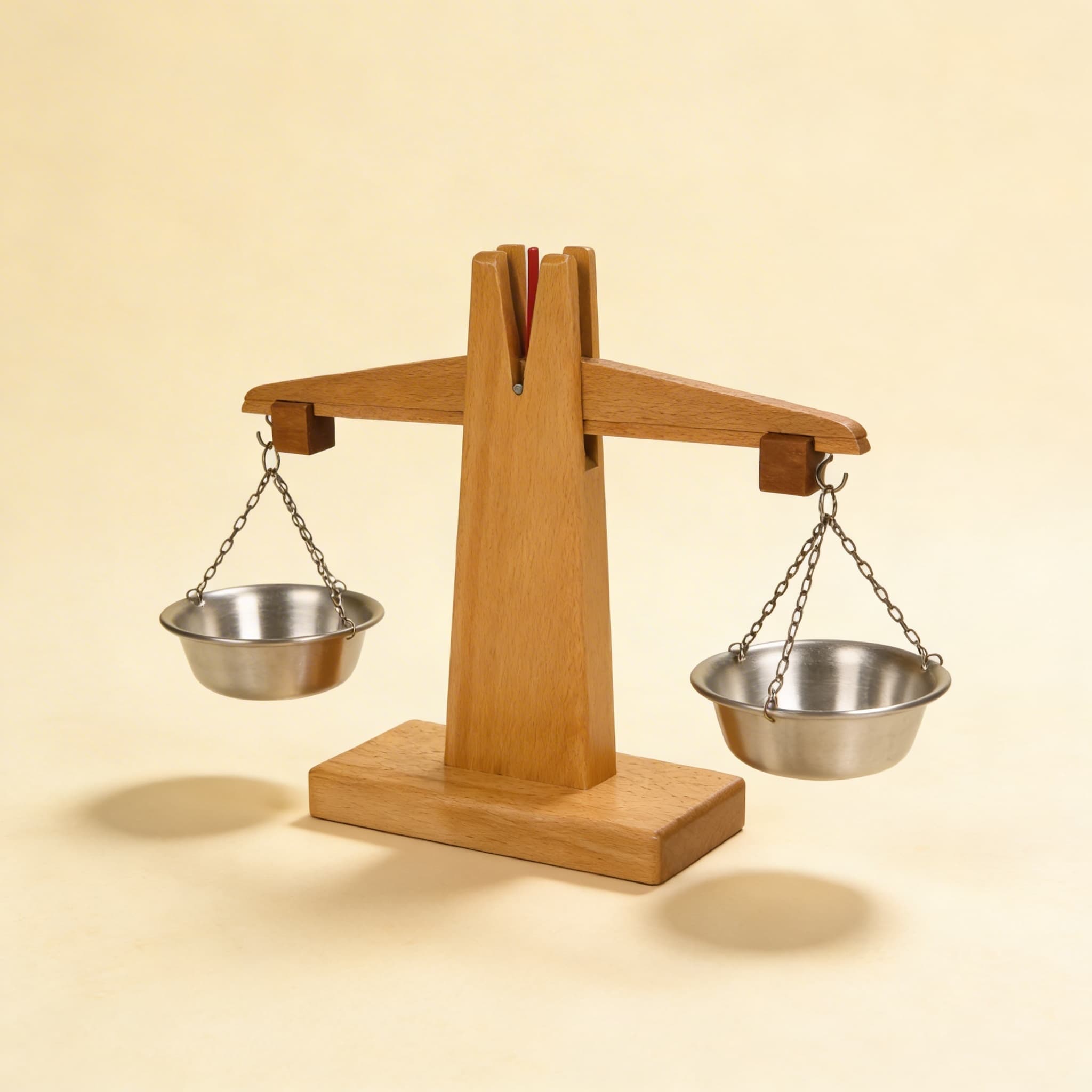 Kleine Holzwaage — Katalogansicht